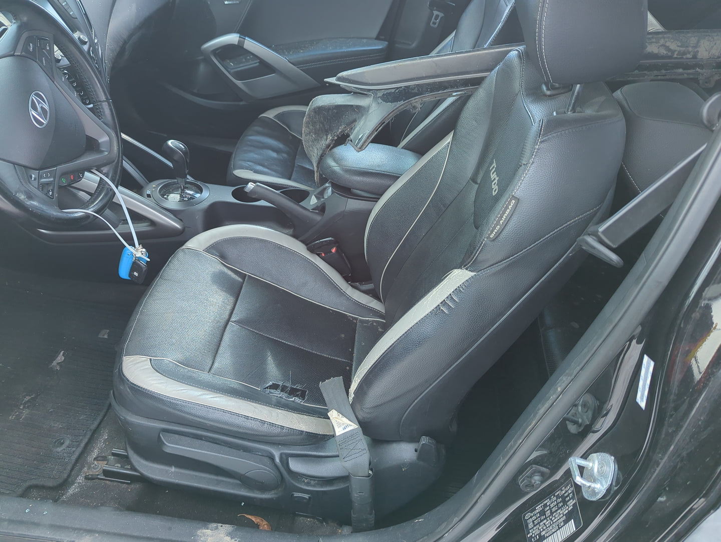 2012-2015 Hyundai Veloster Driver Front Seat Oem 1362865 - Oemusedautoparts1.com