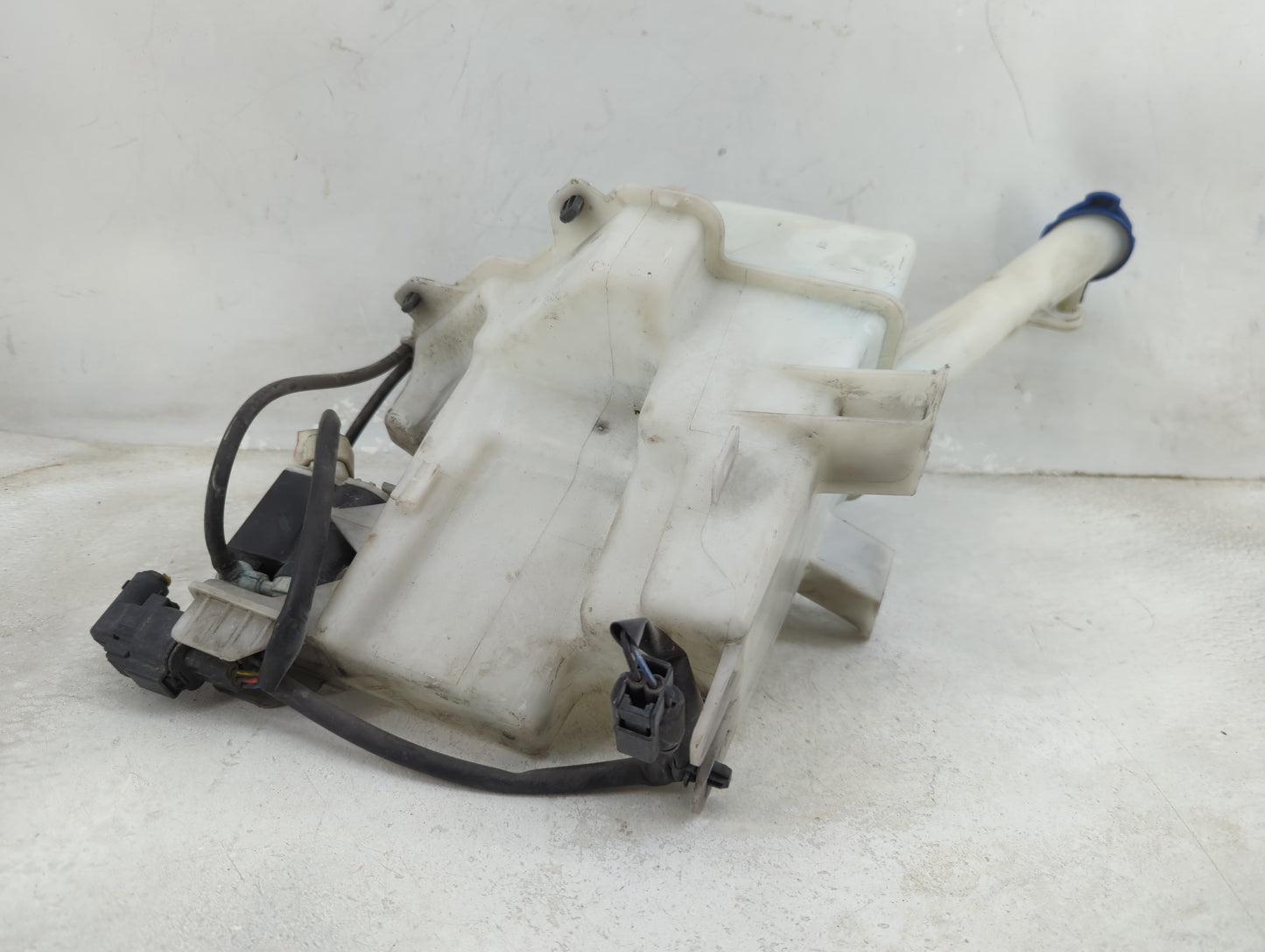 2013-2017 Hyundai Veloster Windshield Washer Fluid Reservoir Bottle Oem - Oemusedautoparts1.com