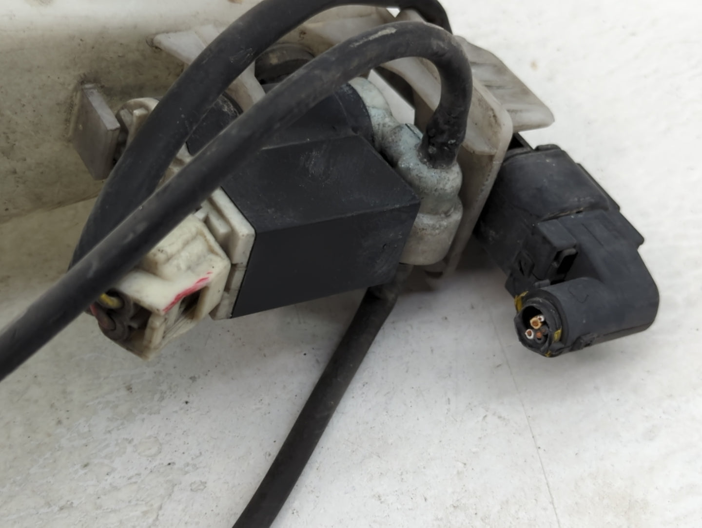 2013-2017 Hyundai Veloster Windshield Washer Fluid Reservoir Bottle Oem - Oemusedautoparts1.com