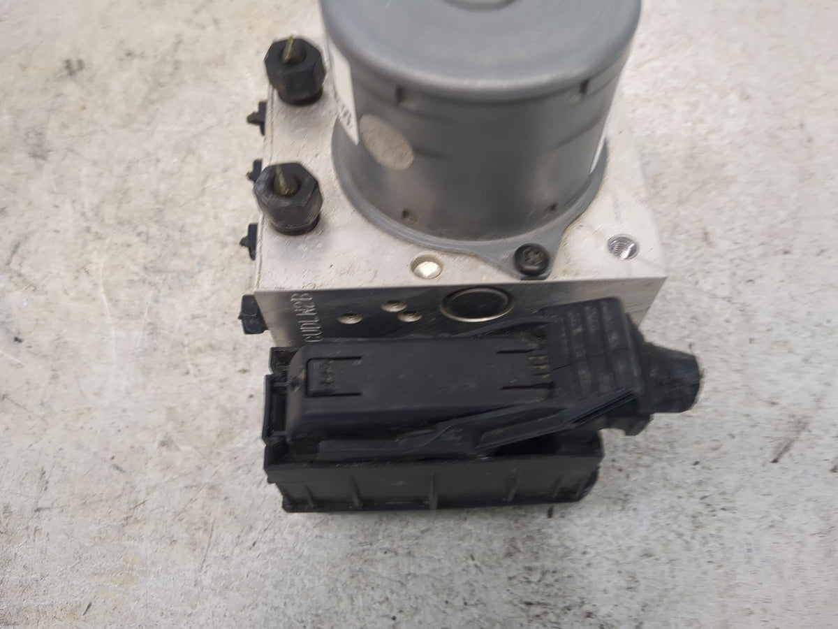 2014 Hyundai Veloster Anti-Lock Brake ABS Pump Module Actuator OEM P/N:58920-2V470 BE6003G606 Fits OEM Used Auto Parts - Oem