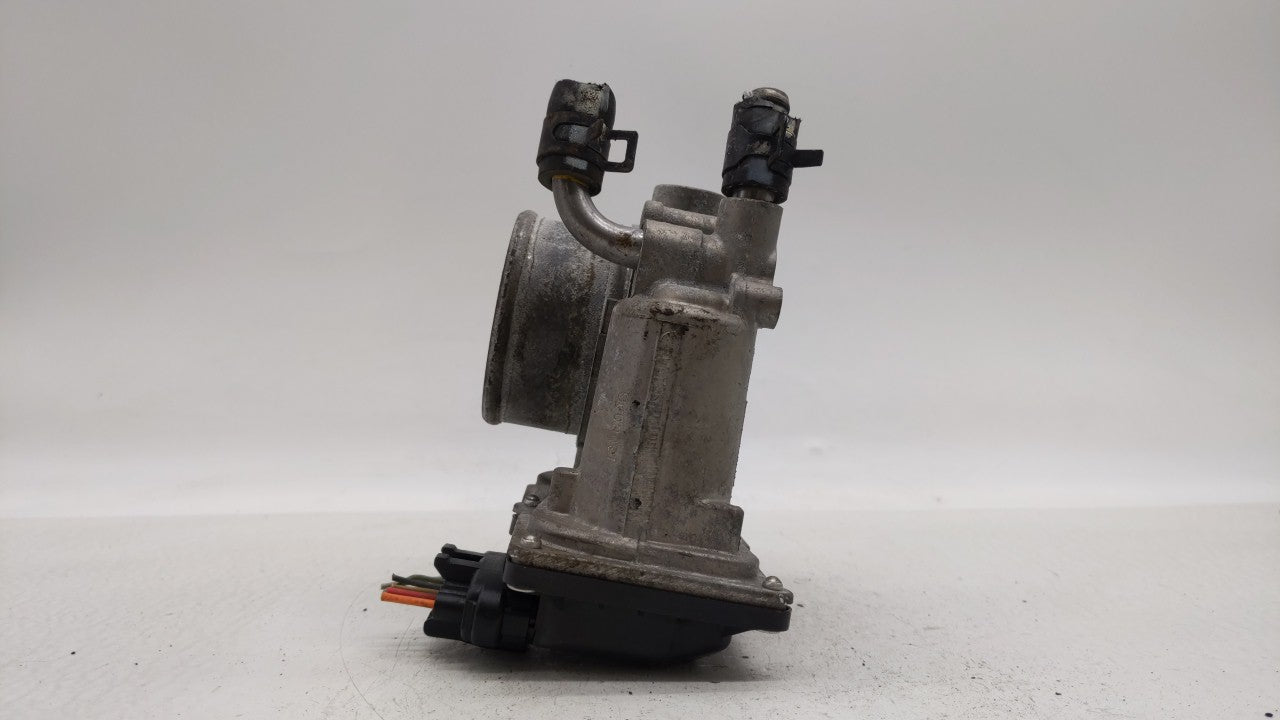 2013-2014 Hyundai Veloster Throttle Body P/N:35100-2B320 Fits Fits 2013 2014 2015 2016 OEM Used Auto Parts - Oemusedautopart