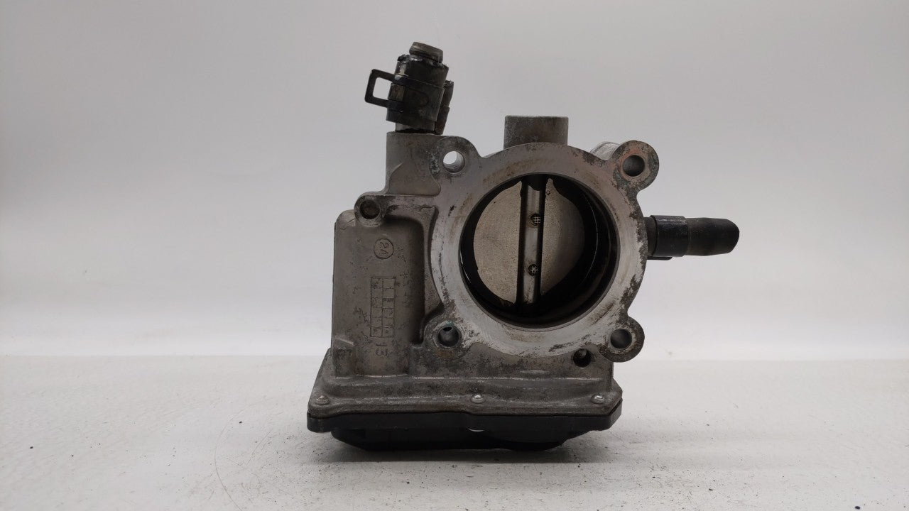 2013-2014 Hyundai Veloster Throttle Body P/N:35100-2B320 Fits Fits 2013 2014 2015 2016 OEM Used Auto Parts - Oemusedautopart