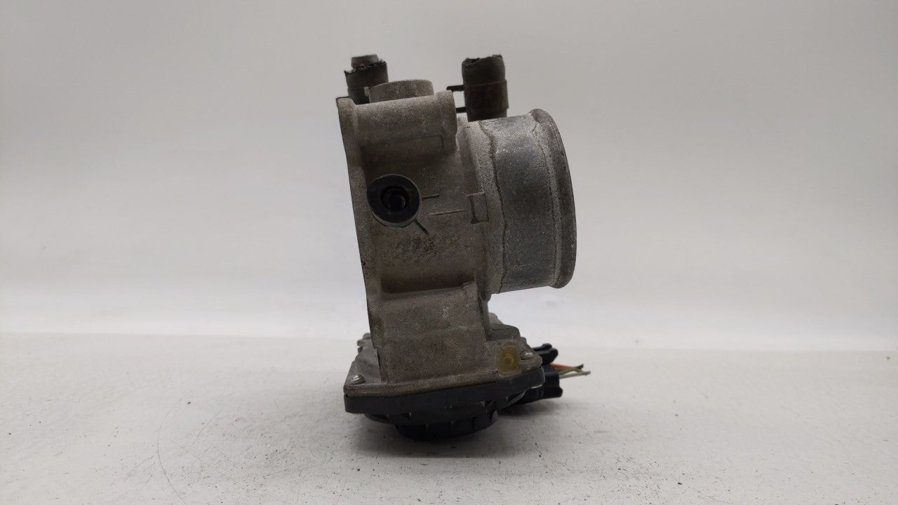 2013-2014 Hyundai Veloster Throttle Body P/N:35100-2B320 Fits Fits 2013 2014 2015 2016 OEM Used Auto Parts - Oemusedautopart