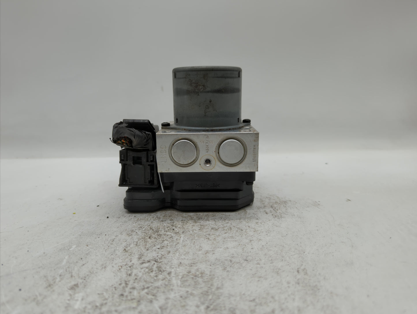 2014 Hyundai Veloster ABS Pump Control Module Replacement P/N:58920-2V470 Fits OEM Used Auto Parts - Oemusedautoparts1.com