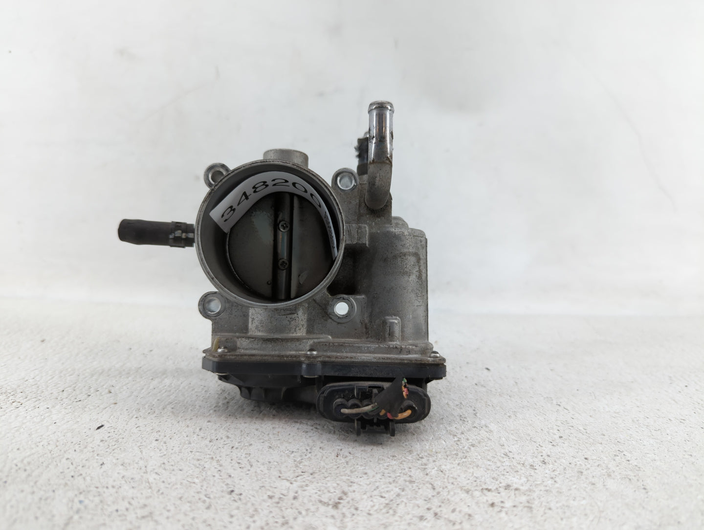 2012-2017 Hyundai Veloster Throttle Body P/N:35100-2B300 Fits Fits 2012 2013 2014 2015 2016 2017 2018 2019 OEM Used Auto Par