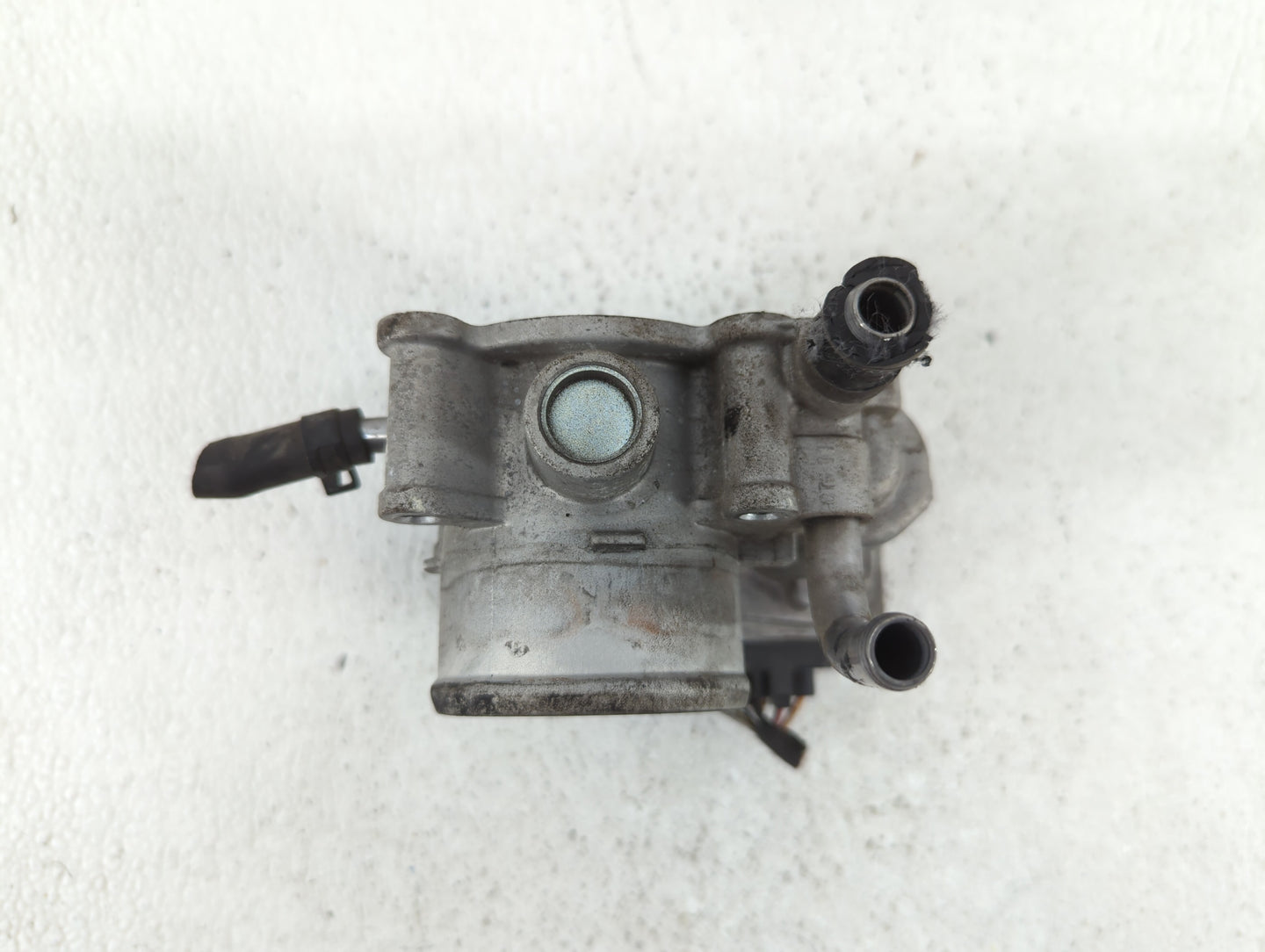 2012-2017 Hyundai Veloster Throttle Body P/N:35100-2B300 Fits Fits 2012 2013 2014 2015 2016 2017 2018 2019 OEM Used Auto Par