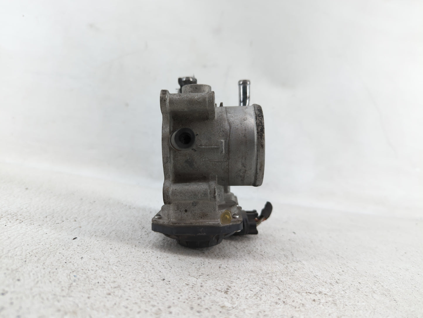 2012-2017 Hyundai Veloster Throttle Body P/N:35100-2B300 Fits Fits 2012 2013 2014 2015 2016 2017 2018 2019 OEM Used Auto Par