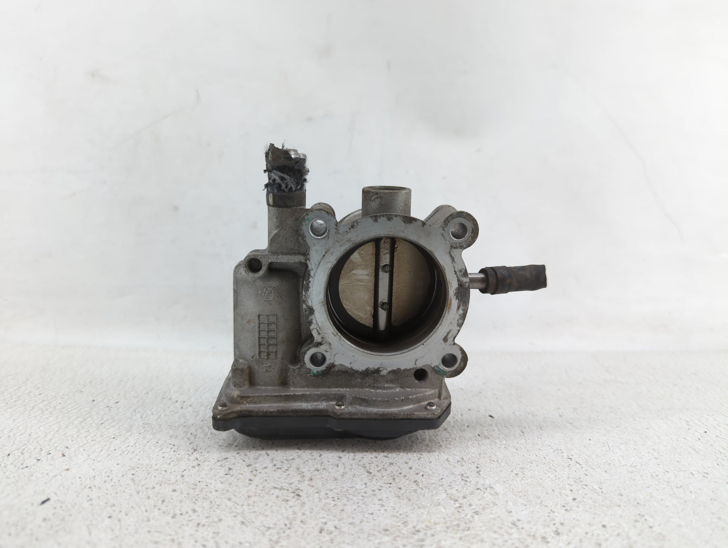 2012-2017 Hyundai Veloster Throttle Body P/N:35100-2B300 Fits Fits 2012 2013 2014 2015 2016 2017 2018 2019 OEM Used Auto Par