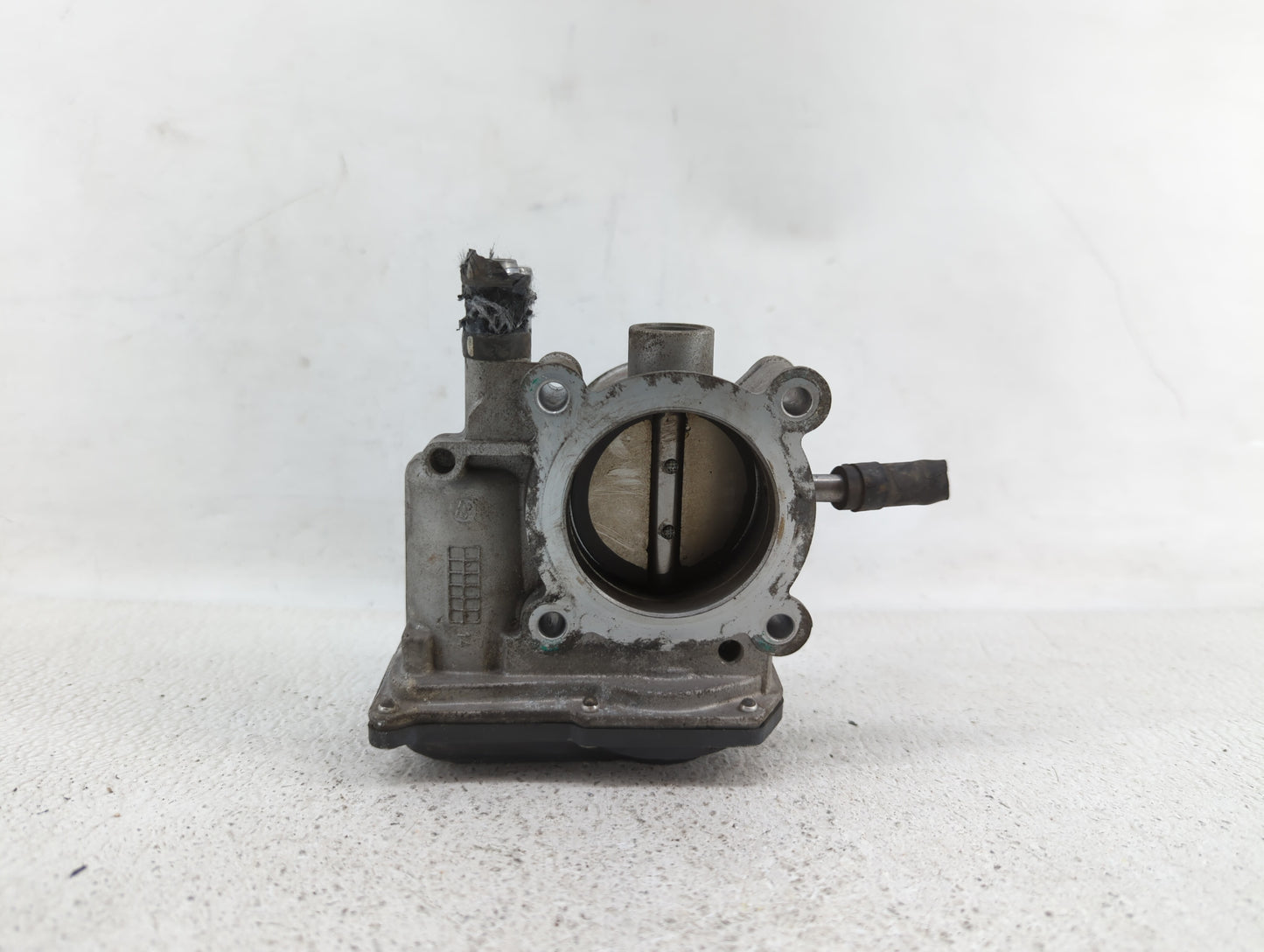 2012-2017 Hyundai Veloster Throttle Body P/N:35100-2B300 Fits Fits 2012 2013 2014 2015 2016 2017 2018 2019 OEM Used Auto Par