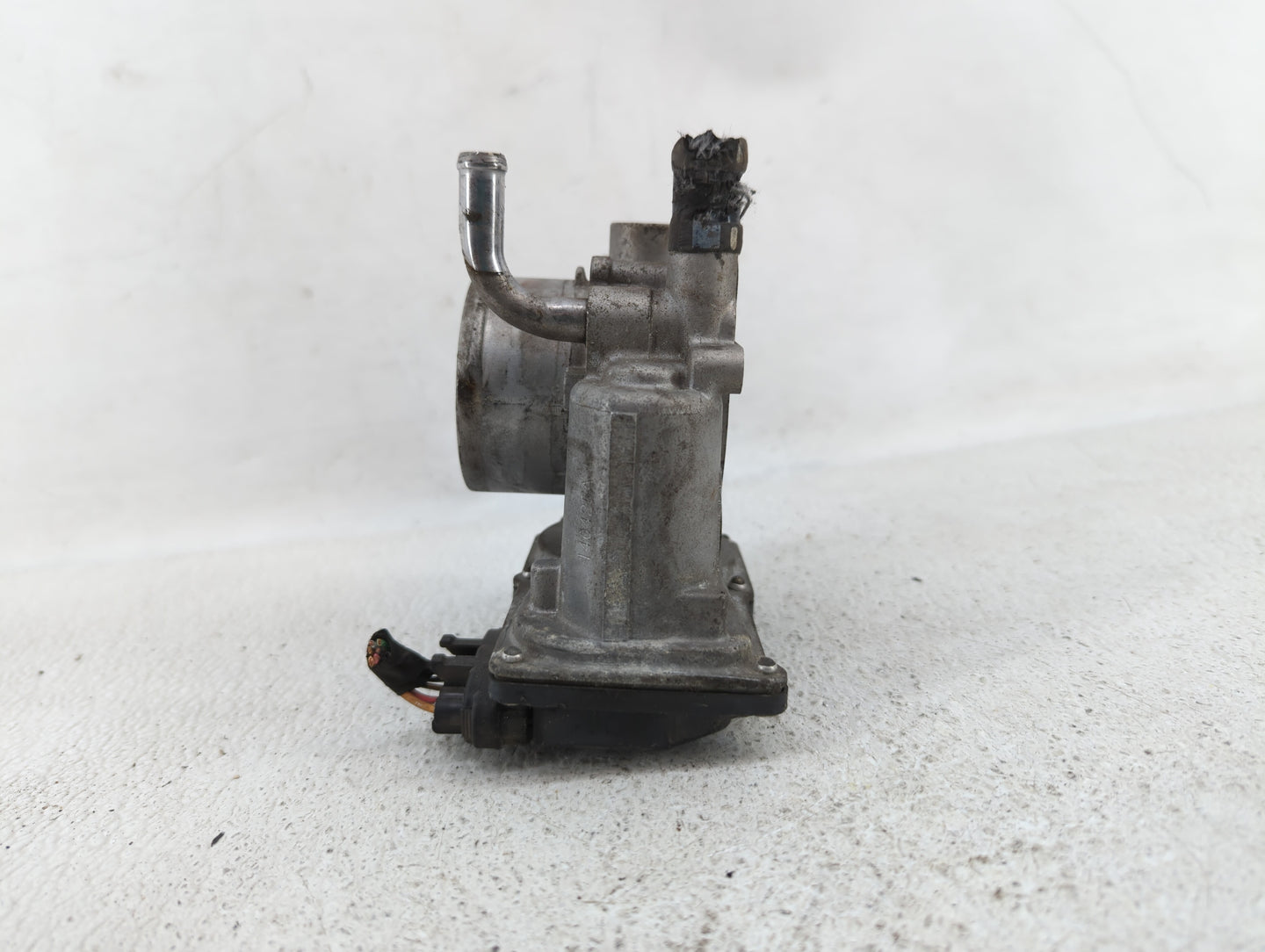 2012-2017 Hyundai Veloster Throttle Body P/N:35100-2B300 Fits Fits 2012 2013 2014 2015 2016 2017 2018 2019 OEM Used Auto Par