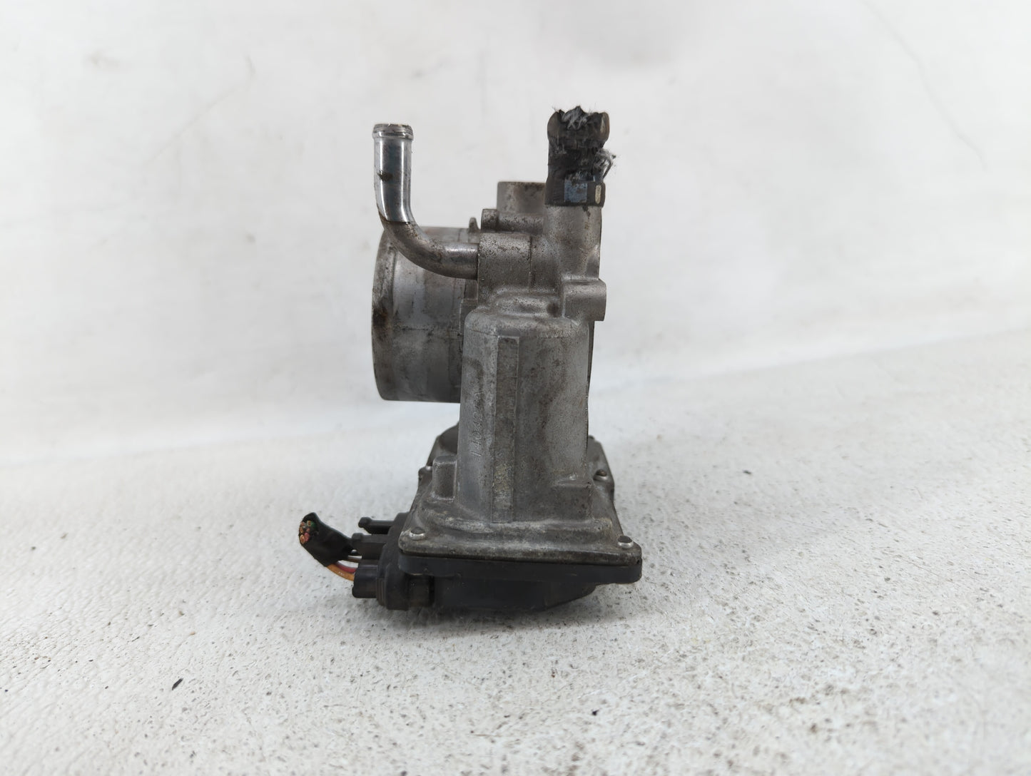 2012-2017 Hyundai Veloster Throttle Body P/N:35100-2B300 Fits Fits 2012 2013 2014 2015 2016 2017 2018 2019 OEM Used Auto Par