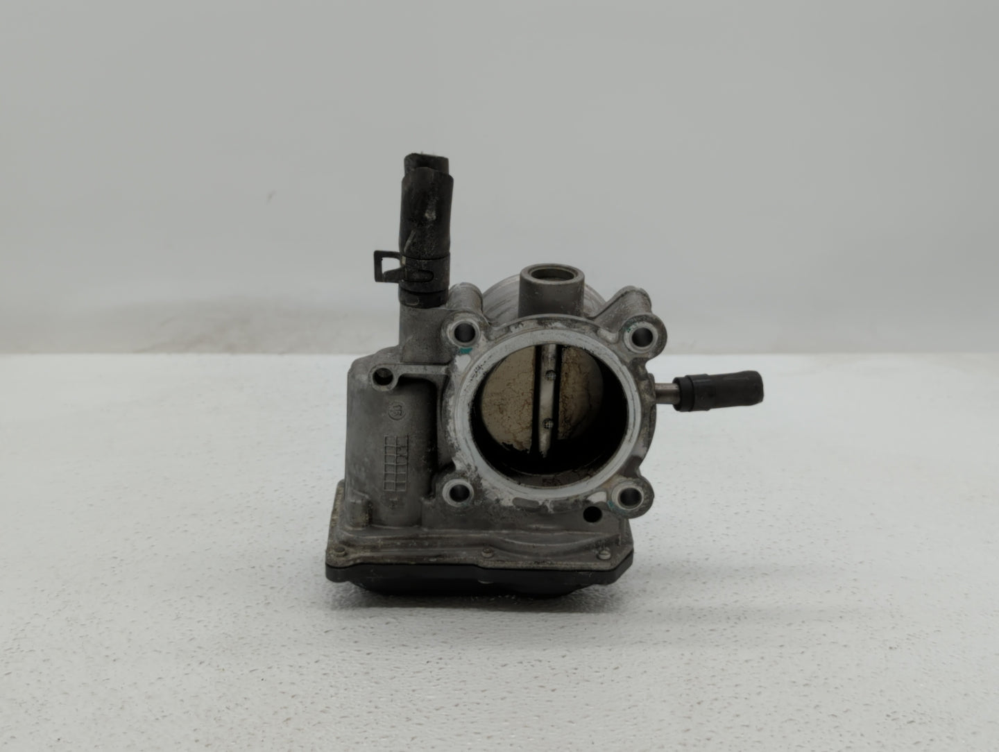 2012-2017 Hyundai Veloster Throttle Body P/N:35100-2B300 Fits Fits 2012 2013 2014 2015 2016 2017 2018 2019 OEM Used Auto Par