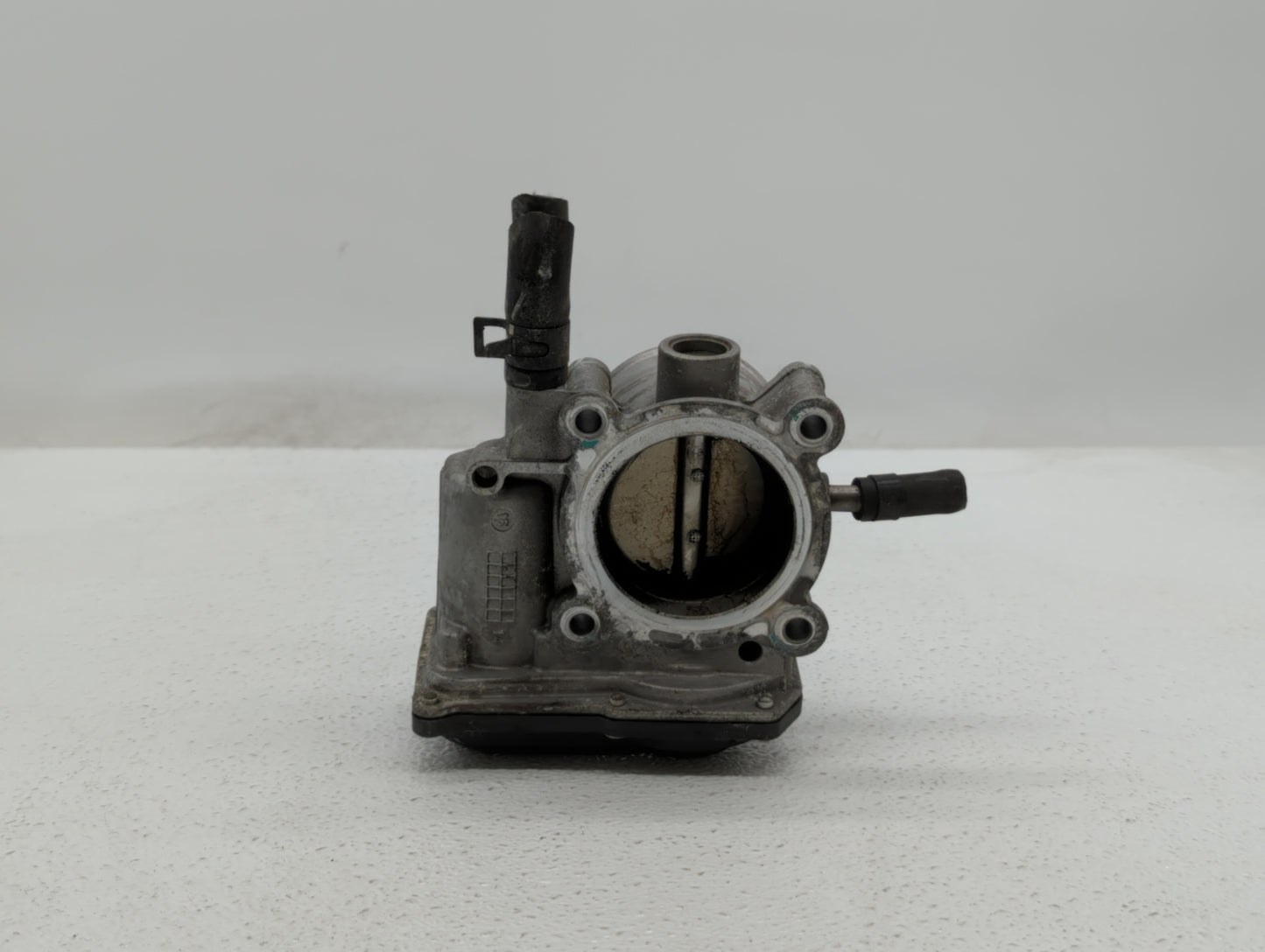 2012-2017 Hyundai Veloster Throttle Body P/N:35100-2B300 Fits Fits 2012 2013 2014 2015 2016 2017 2018 2019 OEM Used Auto Par
