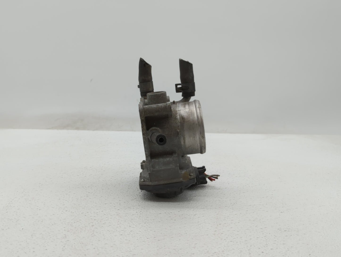 2012-2017 Hyundai Veloster Throttle Body P/N:35100-2B300 Fits Fits 2012 2013 2014 2015 2016 2017 2018 2019 OEM Used Auto Par