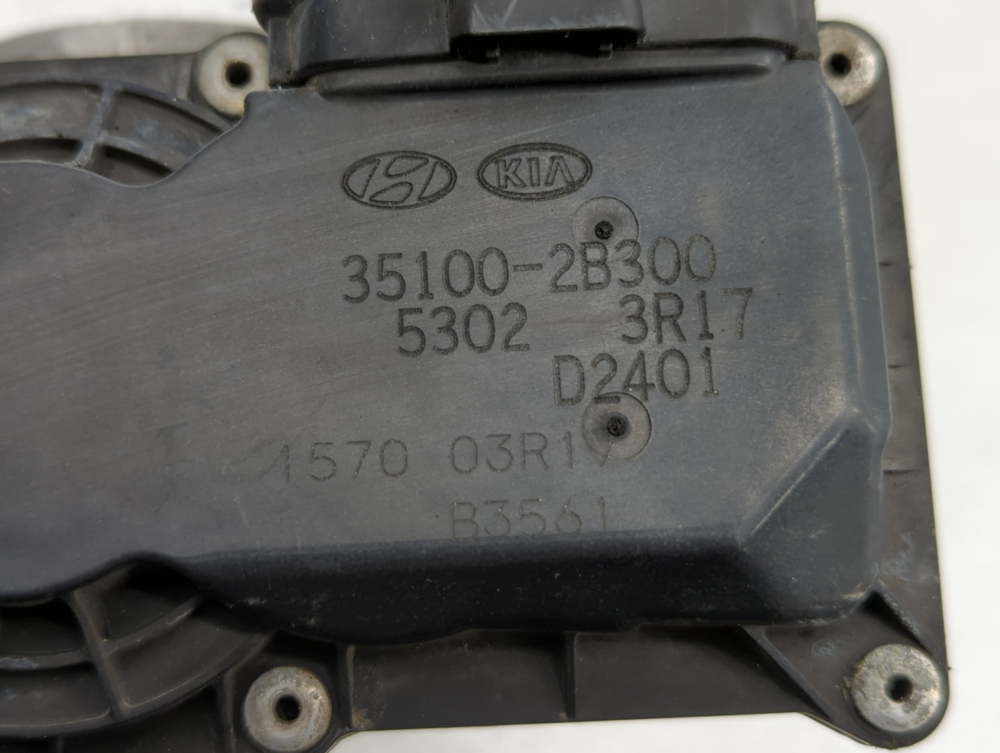 2012-2017 Hyundai Veloster Throttle Body P/N:35100-2B300 Fits Fits 2012 2013 2014 2015 2016 2017 2018 2019 OEM Used Auto Par
