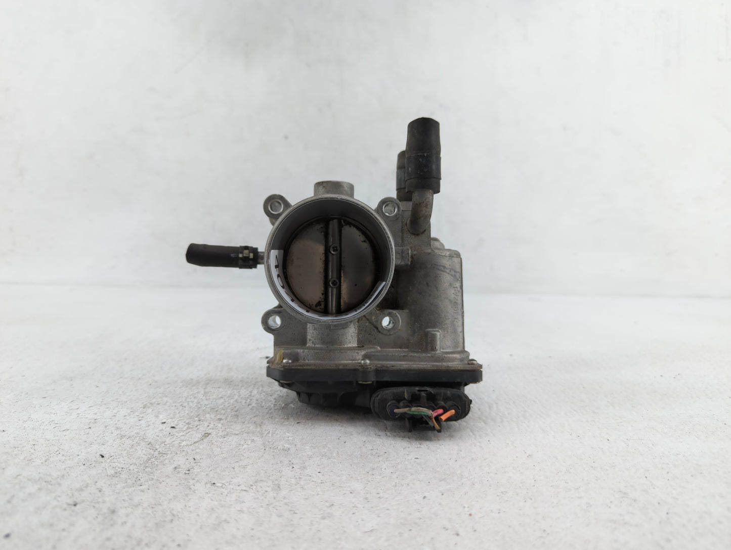 2012-2017 Hyundai Veloster Throttle Body P/N:35100-2B300 Fits Fits 2012 2013 2014 2015 2016 2017 2018 2019 OEM Used Auto Par
