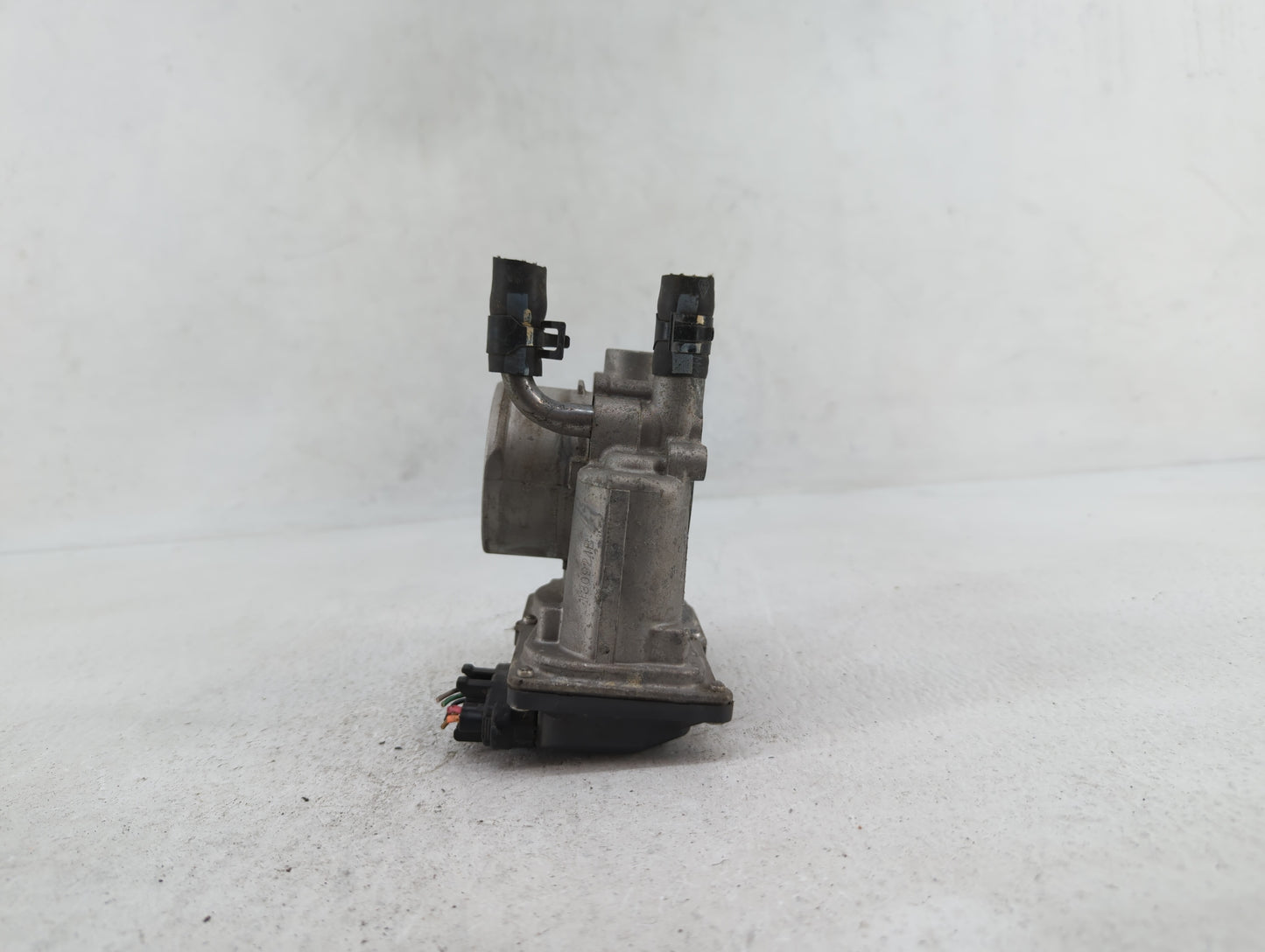 2012-2017 Hyundai Veloster Throttle Body P/N:35100-2B300 Fits Fits 2012 2013 2014 2015 2016 2017 2018 2019 OEM Used Auto Par
