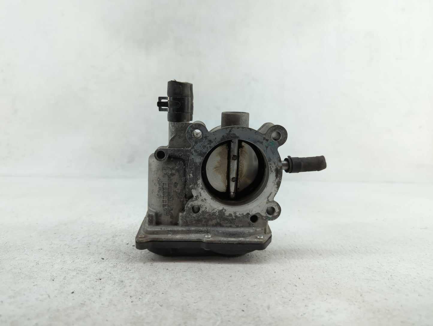 2012-2017 Hyundai Veloster Throttle Body P/N:35100-2B300 Fits Fits 2012 2013 2014 2015 2016 2017 2018 2019 OEM Used Auto Par