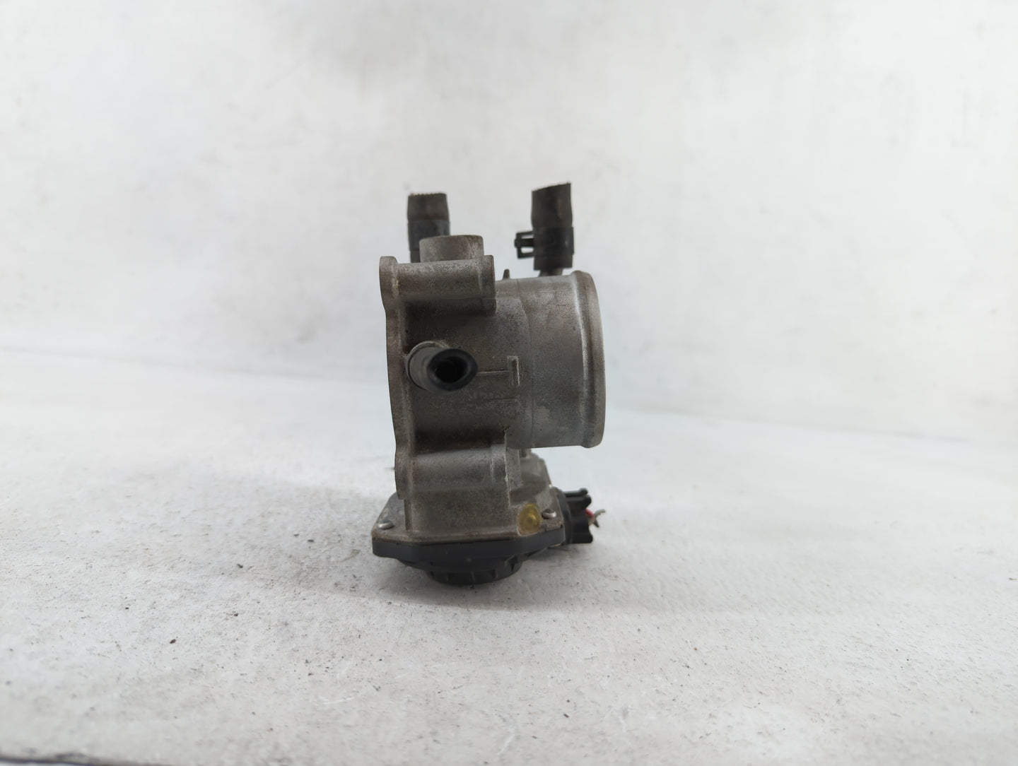 2012-2017 Hyundai Veloster Throttle Body P/N:35100-2B300 Fits Fits 2012 2013 2014 2015 2016 2017 2018 2019 OEM Used Auto Par