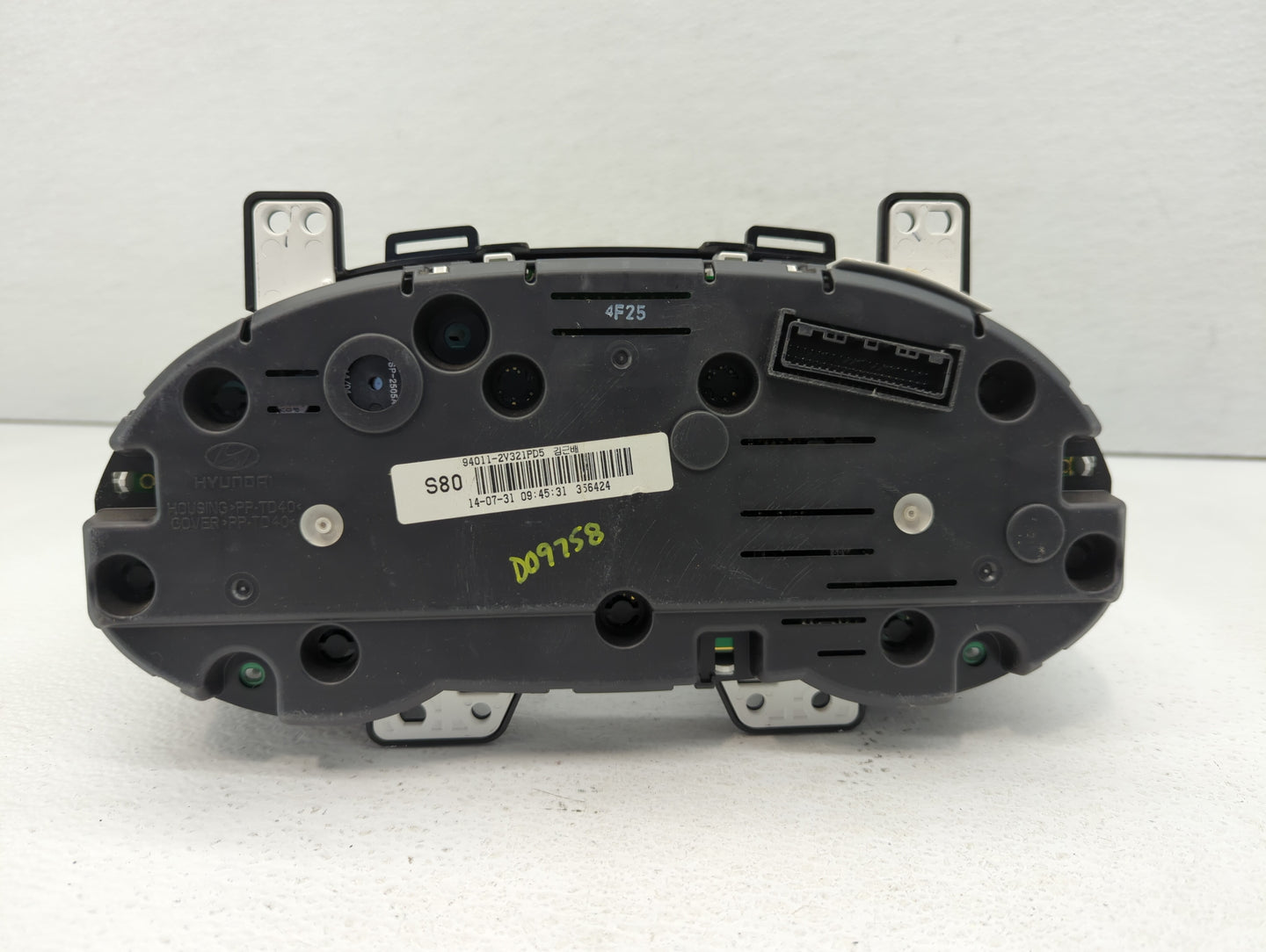 2012-2015 Hyundai Veloster Instrument Cluster Speedometer Gauges P/N:94001-2V321RDR 94011-2V321PD5 Fits Fits 2012 2013 2014 