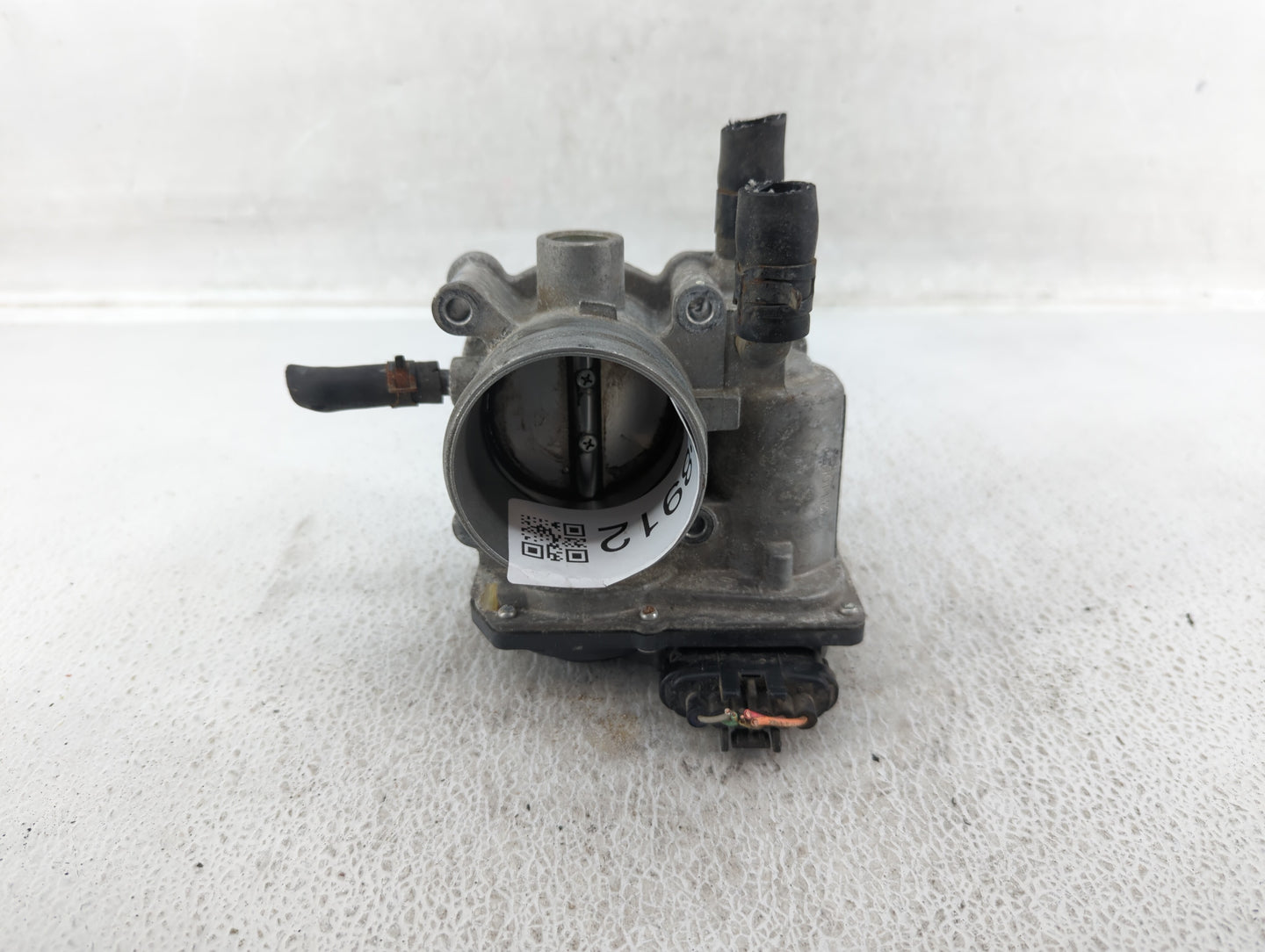 2012-2017 Hyundai Veloster Throttle Body P/N:35100-2B300 Fits Fits 2012 2013 2014 2015 2016 2017 2018 2019 OEM Used Auto Par