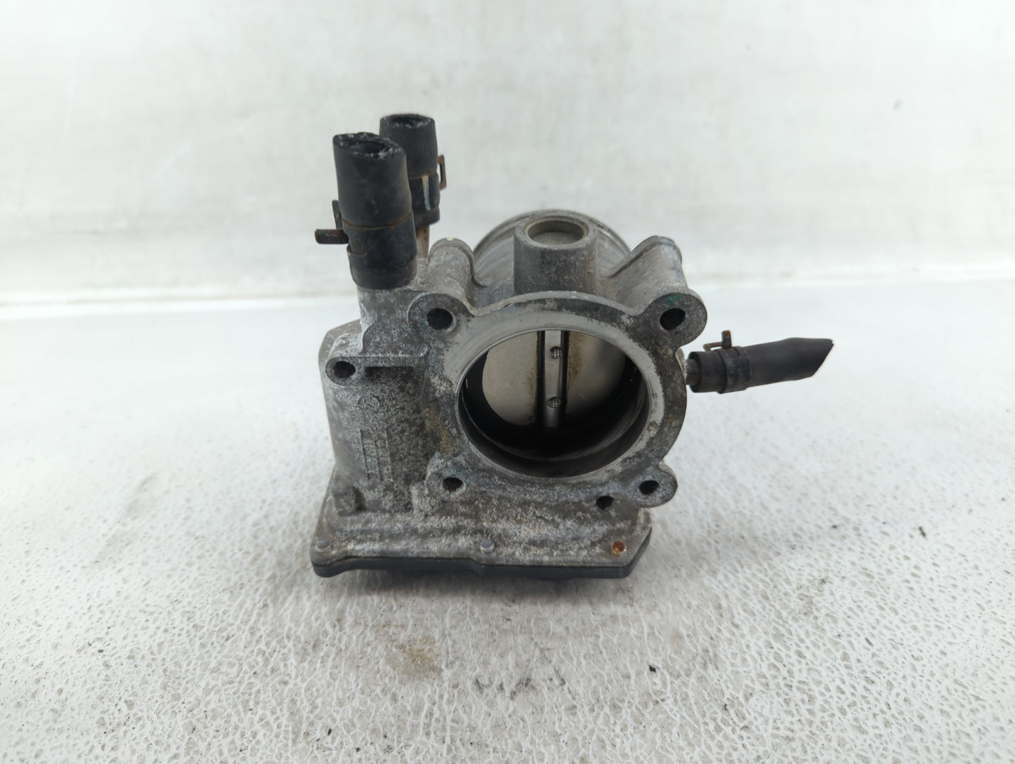 2012-2017 Hyundai Veloster Throttle Body P/N:35100-2B300 Fits Fits 2012 2013 2014 2015 2016 2017 2018 2019 OEM Used Auto Par