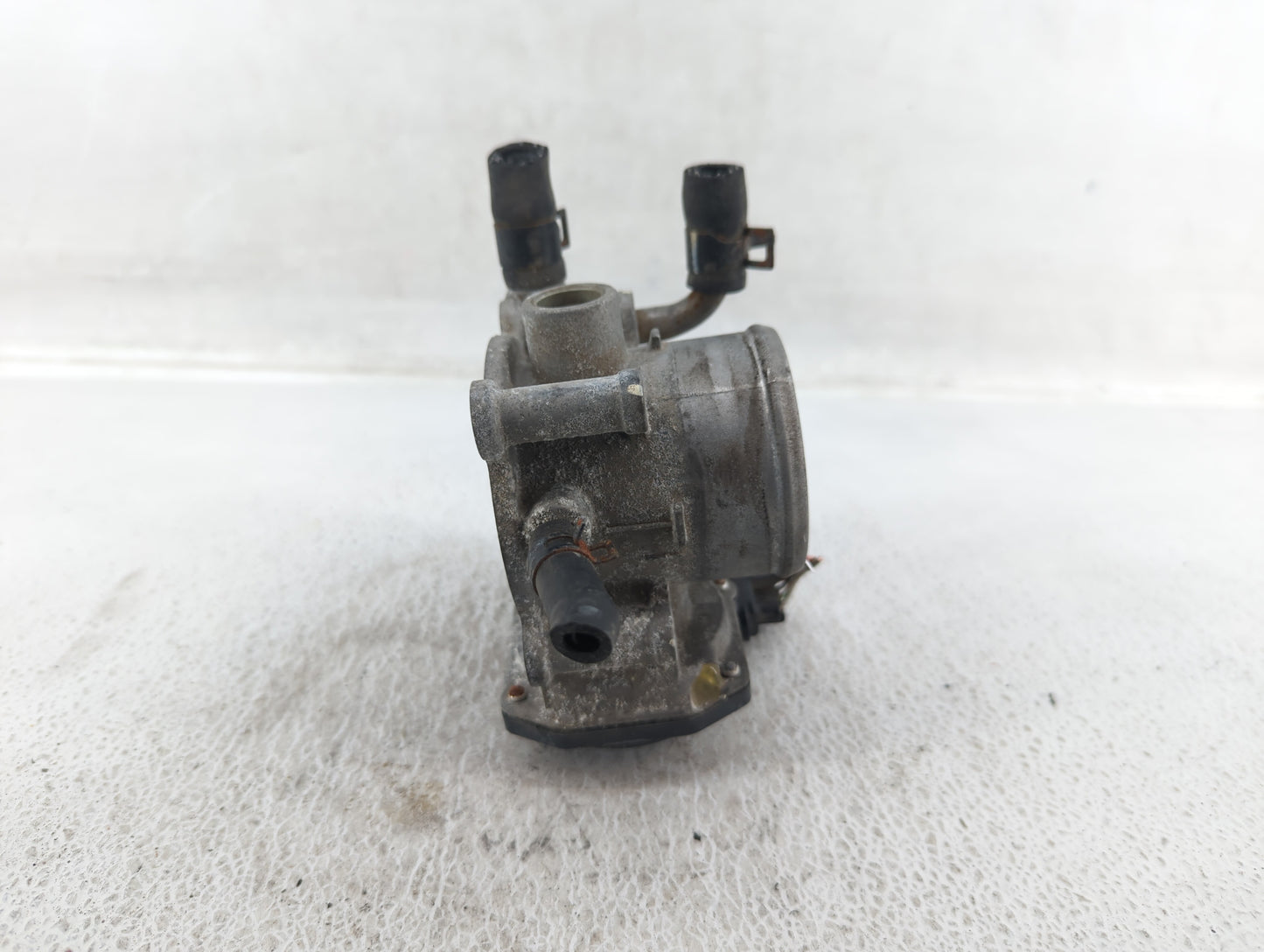 2012-2017 Hyundai Veloster Throttle Body P/N:35100-2B300 Fits Fits 2012 2013 2014 2015 2016 2017 2018 2019 OEM Used Auto Par