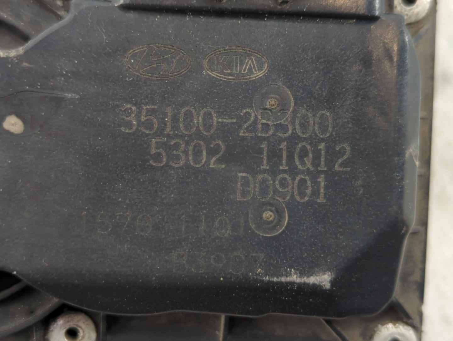 2012-2017 Hyundai Veloster Throttle Body P/N:35100-2B300 Fits Fits 2012 2013 2014 2015 2016 2017 2018 2019 OEM Used Auto Par