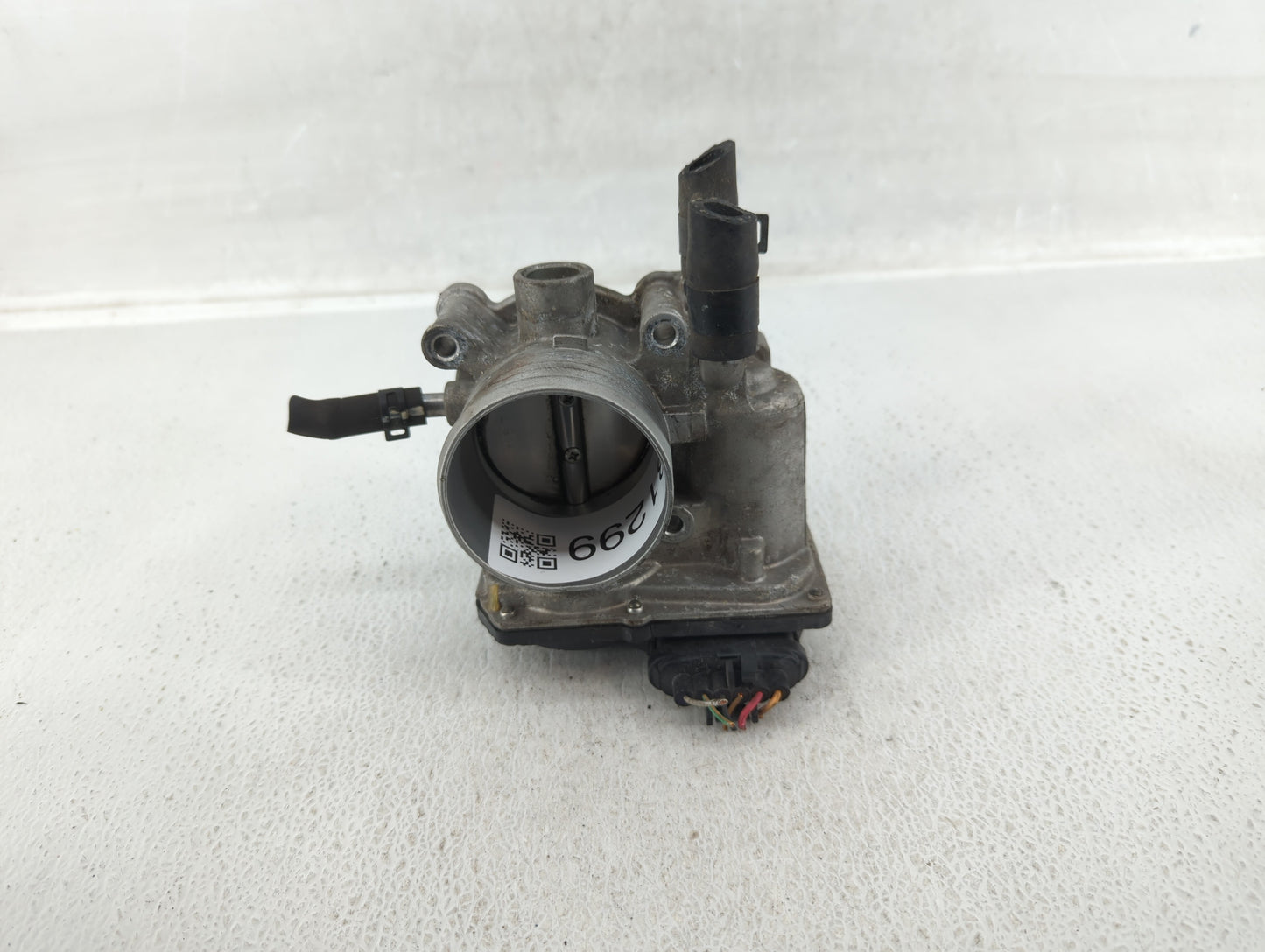 2012-2017 Hyundai Veloster Throttle Body P/N:35100-2B300 Fits Fits 2012 2013 2014 2015 2016 2017 2018 2019 OEM Used Auto Par