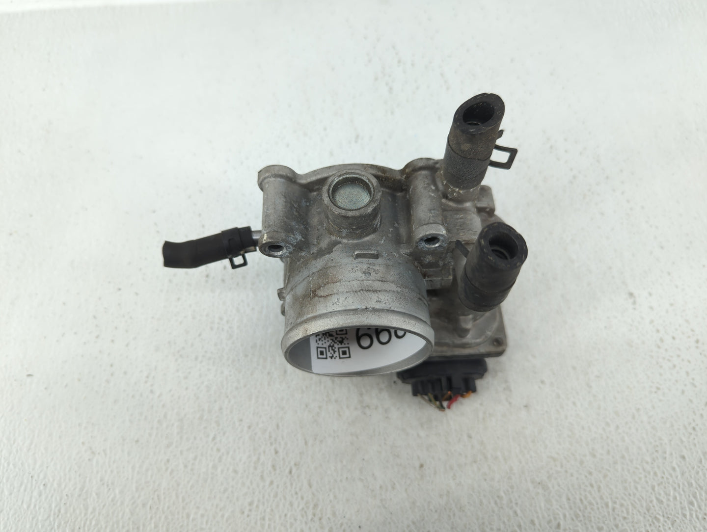 2012-2017 Hyundai Veloster Throttle Body P/N:35100-2B300 Fits Fits 2012 2013 2014 2015 2016 2017 2018 2019 OEM Used Auto Par