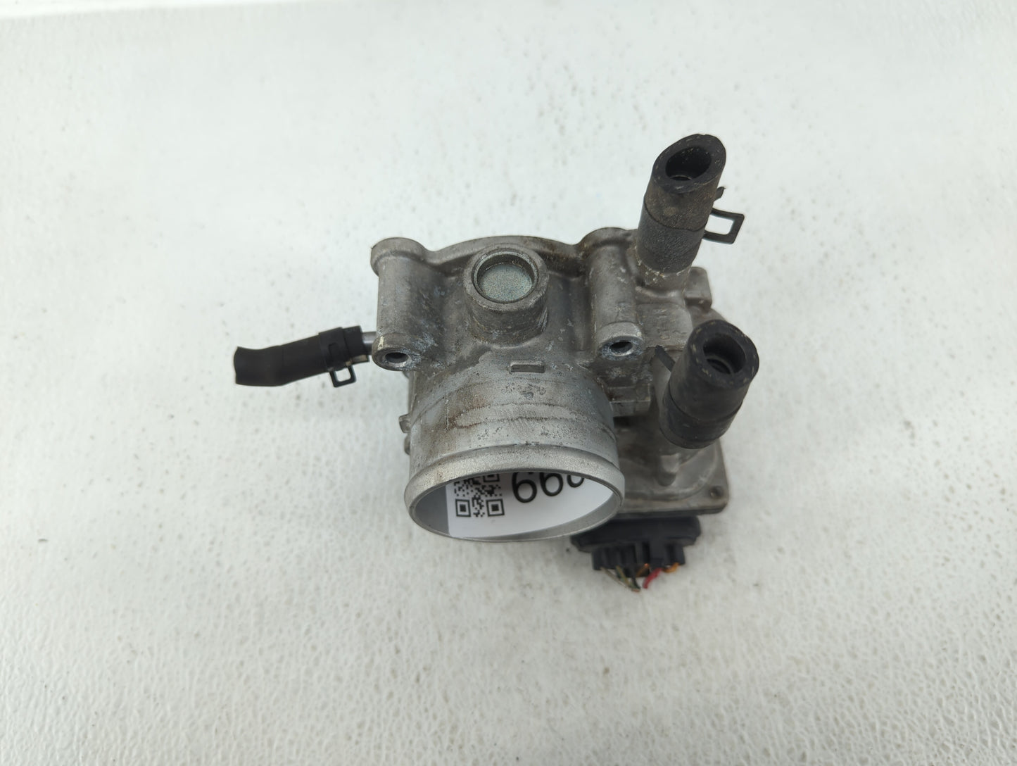2012-2017 Hyundai Veloster Throttle Body P/N:35100-2B300 Fits Fits 2012 2013 2014 2015 2016 2017 2018 2019 OEM Used Auto Par