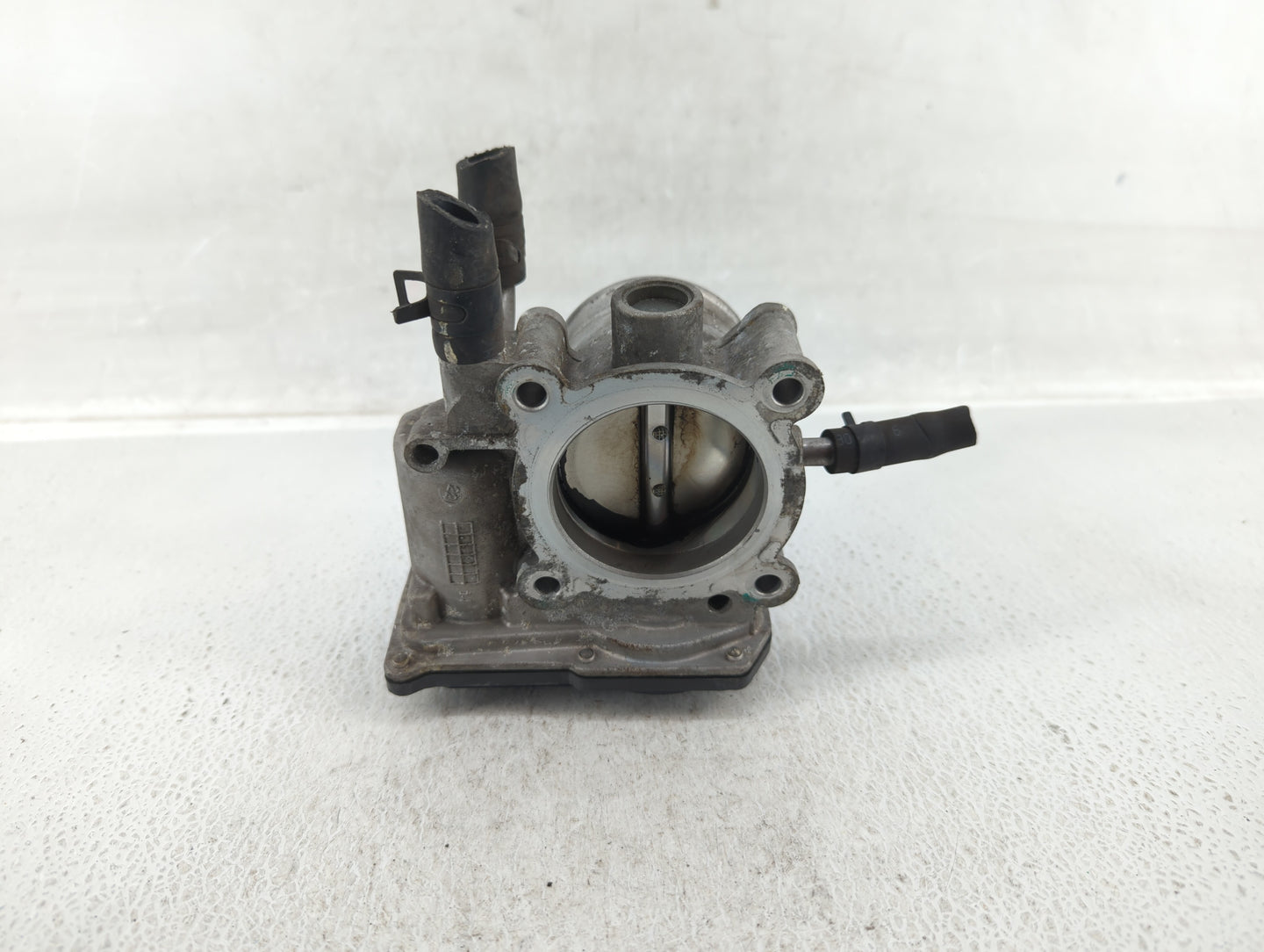 2012-2017 Hyundai Veloster Throttle Body P/N:35100-2B300 Fits Fits 2012 2013 2014 2015 2016 2017 2018 2019 OEM Used Auto Par