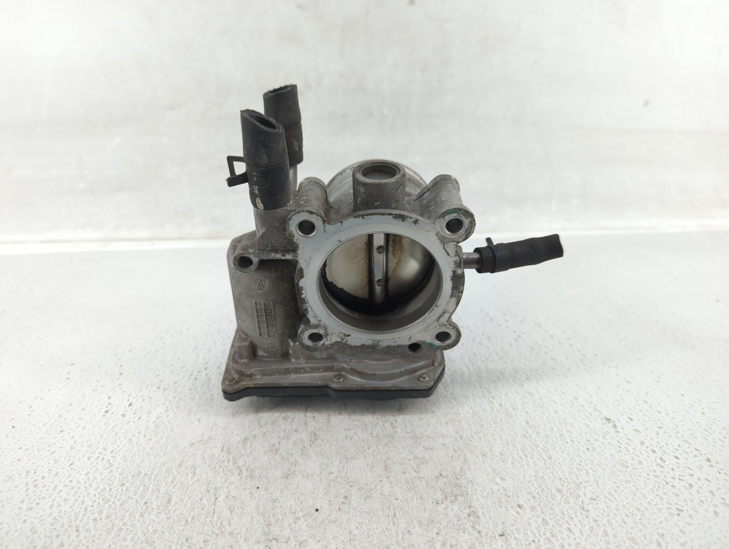 2012-2017 Hyundai Veloster Throttle Body P/N:35100-2B300 Fits Fits 2012 2013 2014 2015 2016 2017 2018 2019 OEM Used Auto Par