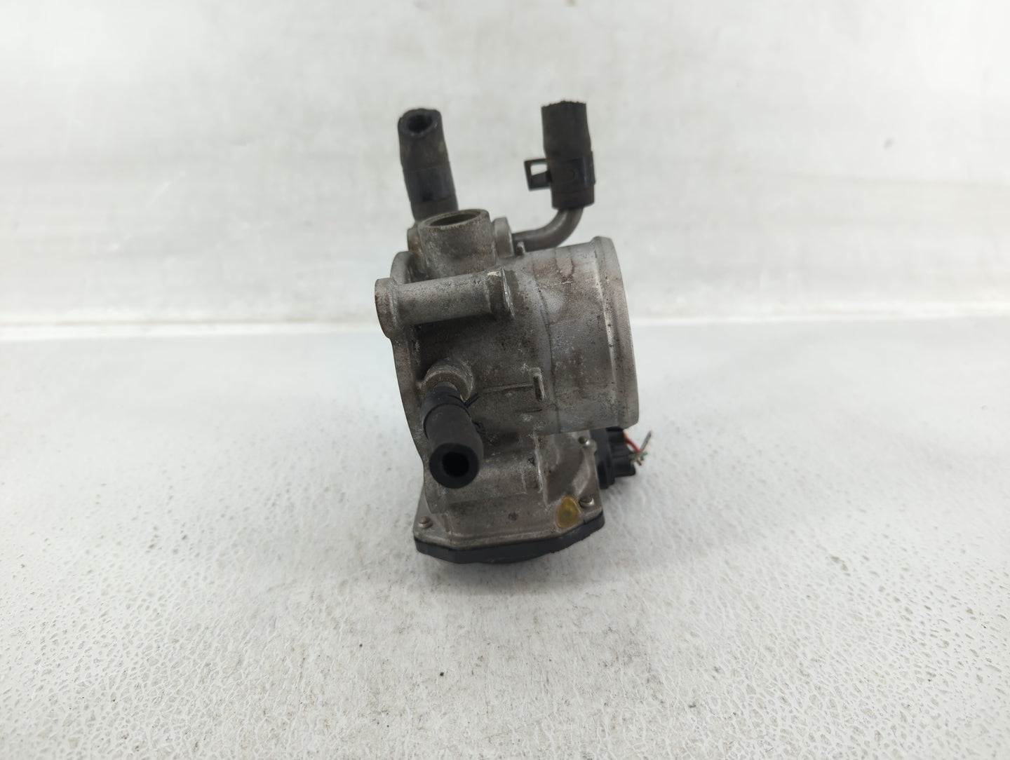 2012-2017 Hyundai Veloster Throttle Body P/N:35100-2B300 Fits Fits 2012 2013 2014 2015 2016 2017 2018 2019 OEM Used Auto Par