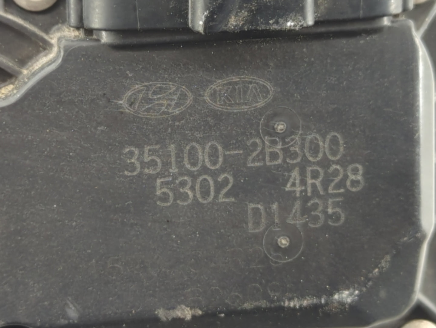 2012-2017 Hyundai Veloster Throttle Body P/N:35100-2B300 Fits Fits 2012 2013 2014 2015 2016 2017 2018 2019 OEM Used Auto Par