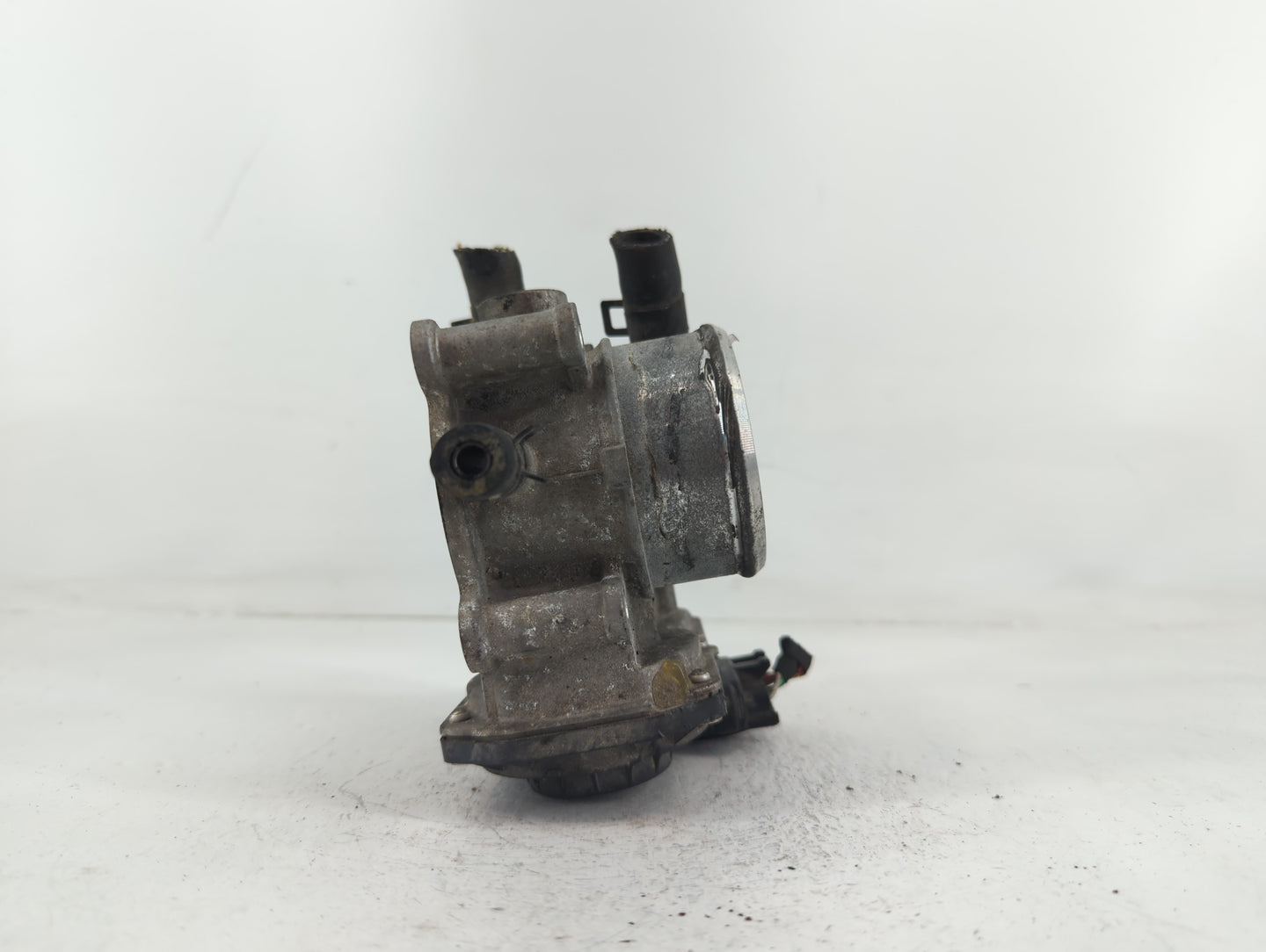 2013-2014 Hyundai Veloster Throttle Body P/N:5443 7Q12 35100-2B320 Fits Fits 2013 2014 2015 2016 OEM Used Auto Parts - Oemus