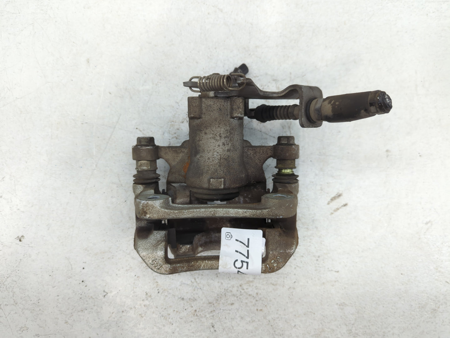 2013-2016 Hyundai Veloster Front Driver Left Brake Caliper - Oemusedautoparts1.com