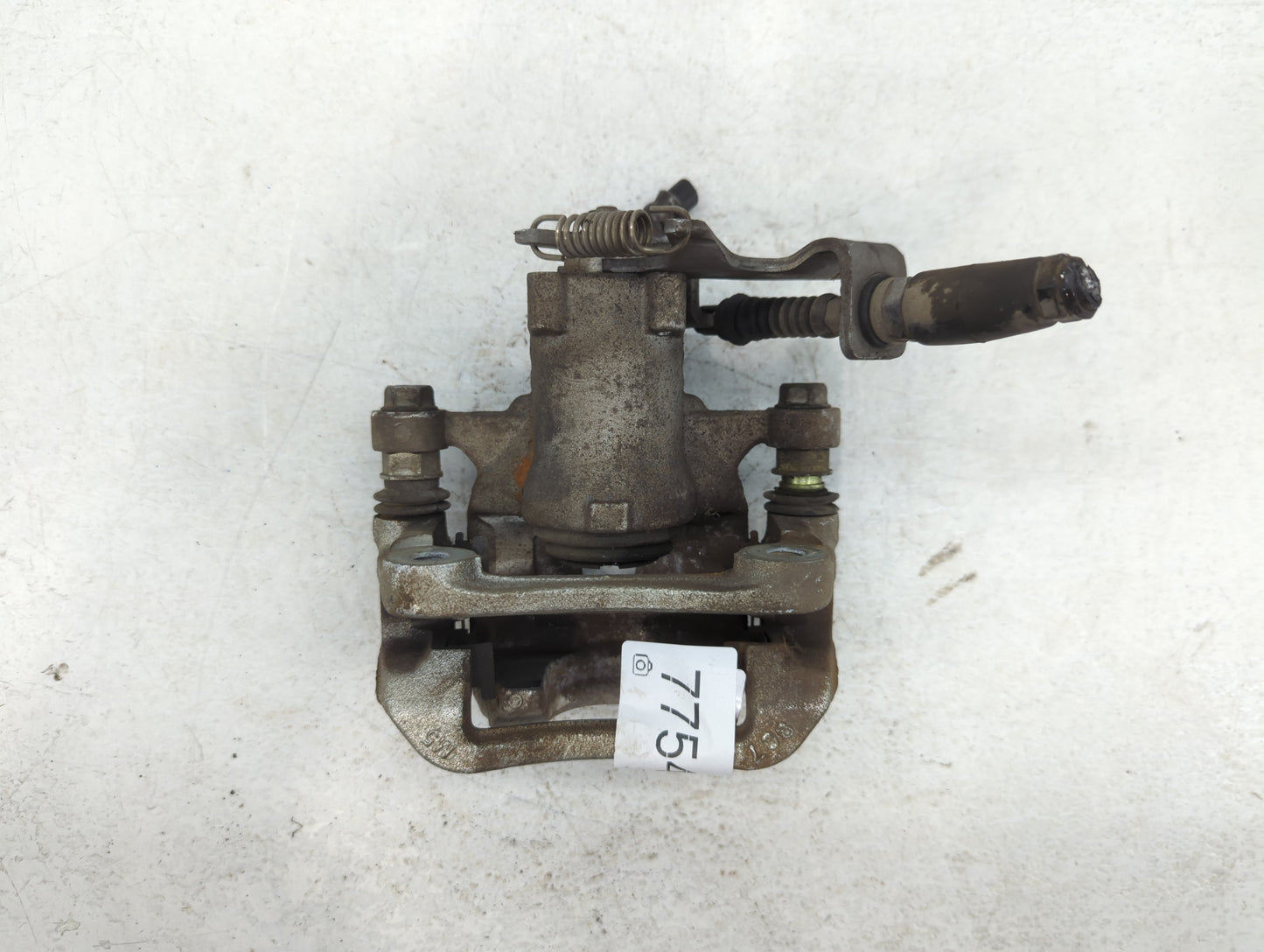 2013-2016 Hyundai Veloster Front Driver Left Brake Caliper - Oemusedautoparts1.com