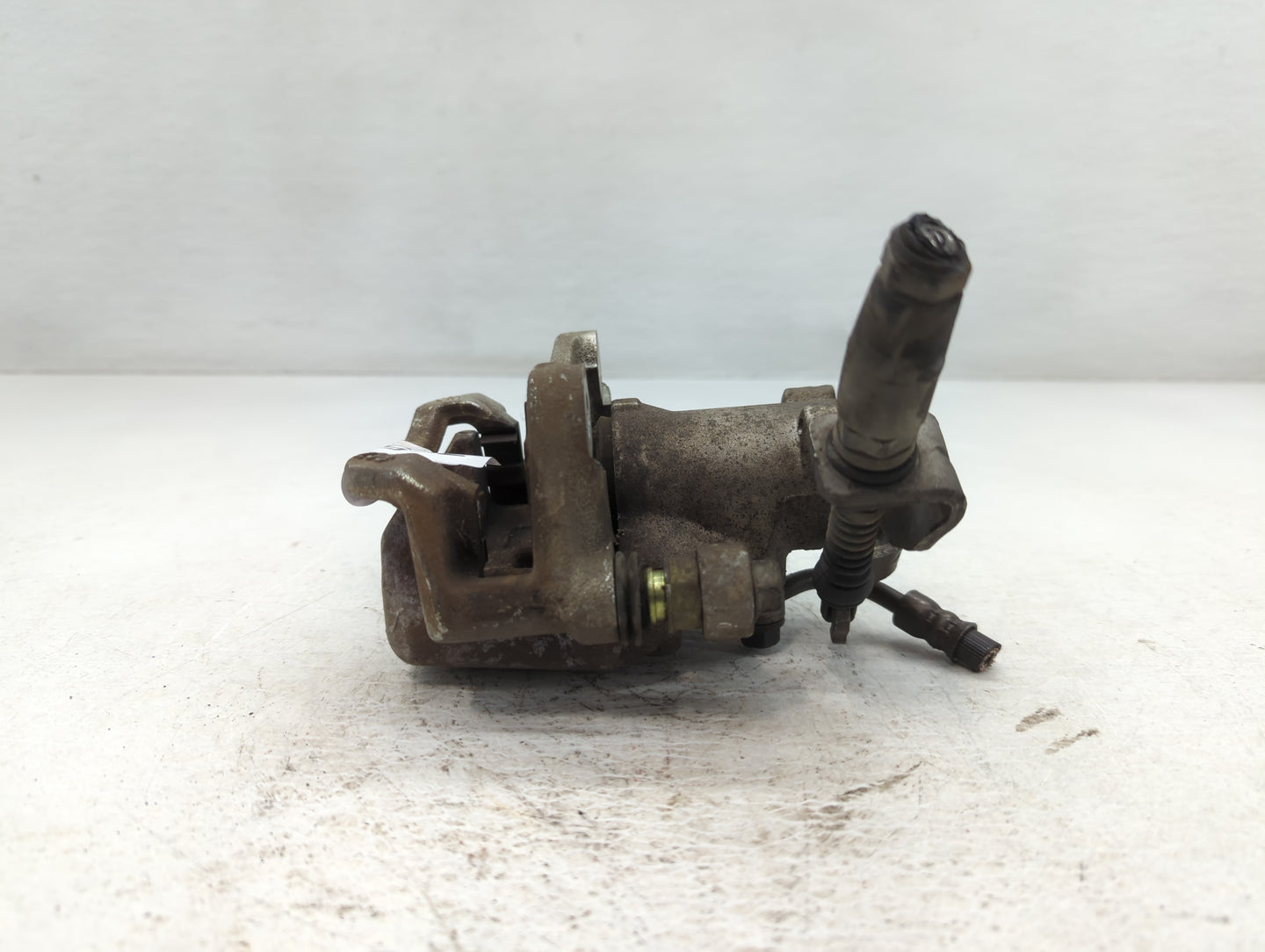 2013-2016 Hyundai Veloster Front Driver Left Brake Caliper - Oemusedautoparts1.com