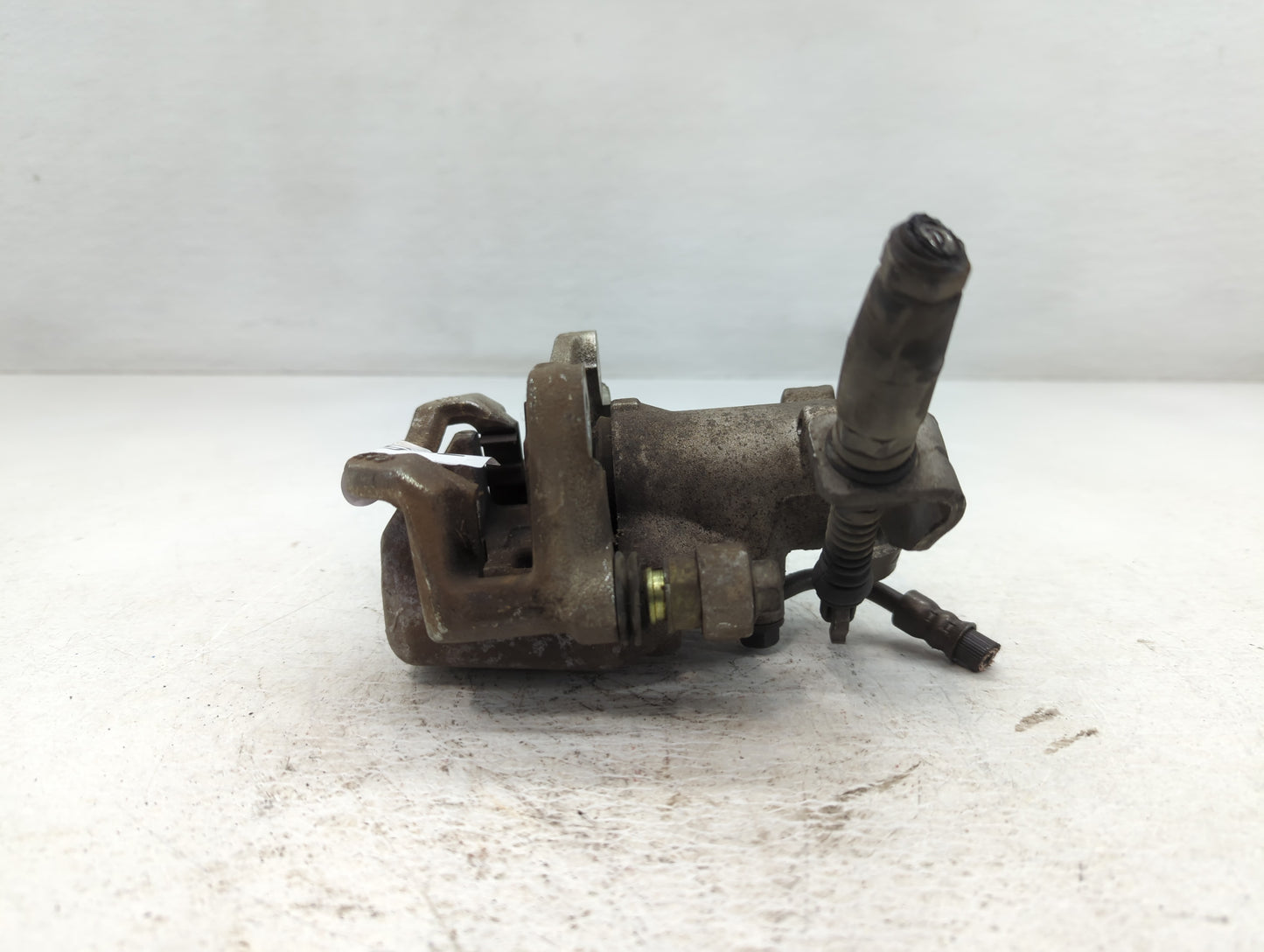 2013-2016 Hyundai Veloster Front Driver Left Brake Caliper - Oemusedautoparts1.com