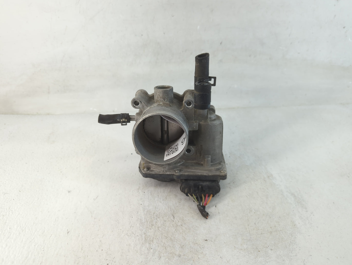 2012-2017 Hyundai Veloster Throttle Body P/N:35100-2B300 Fits Fits 2012 2013 2014 2015 2016 2017 2018 2019 OEM Used Auto Par