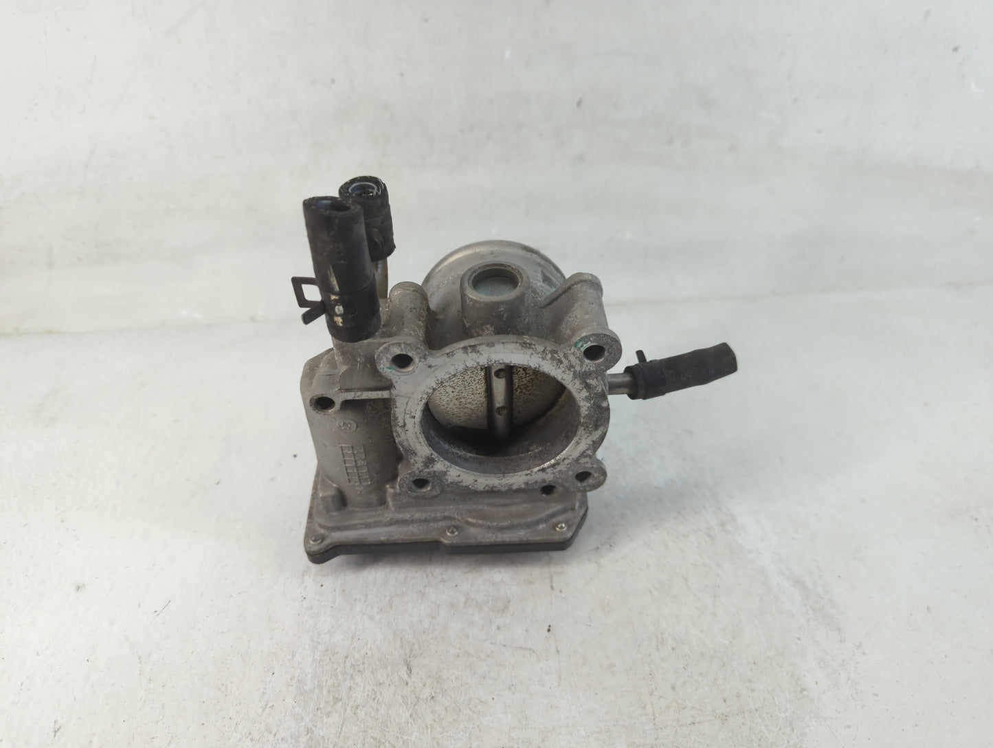 2012-2017 Hyundai Veloster Throttle Body P/N:35100-2B300 Fits Fits 2012 2013 2014 2015 2016 2017 2018 2019 OEM Used Auto Par