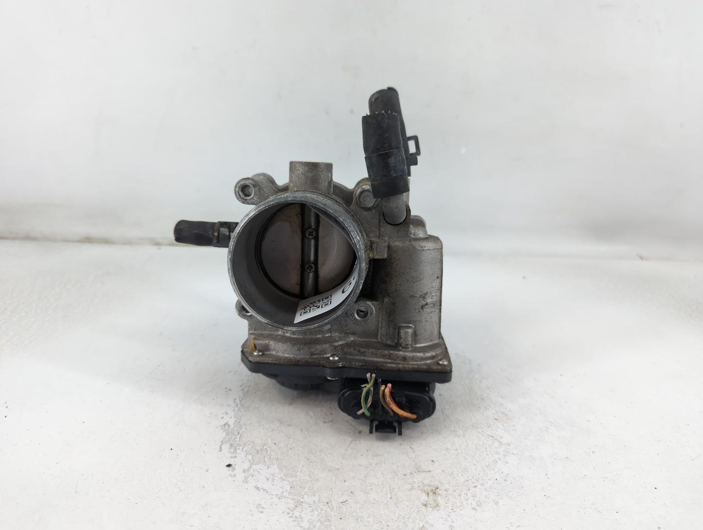 2013-2014 Hyundai Veloster Throttle Body P/N:35100-2B320 Fits Fits 2013 2014 2015 2016 OEM Used Auto Parts - Oemusedautopart