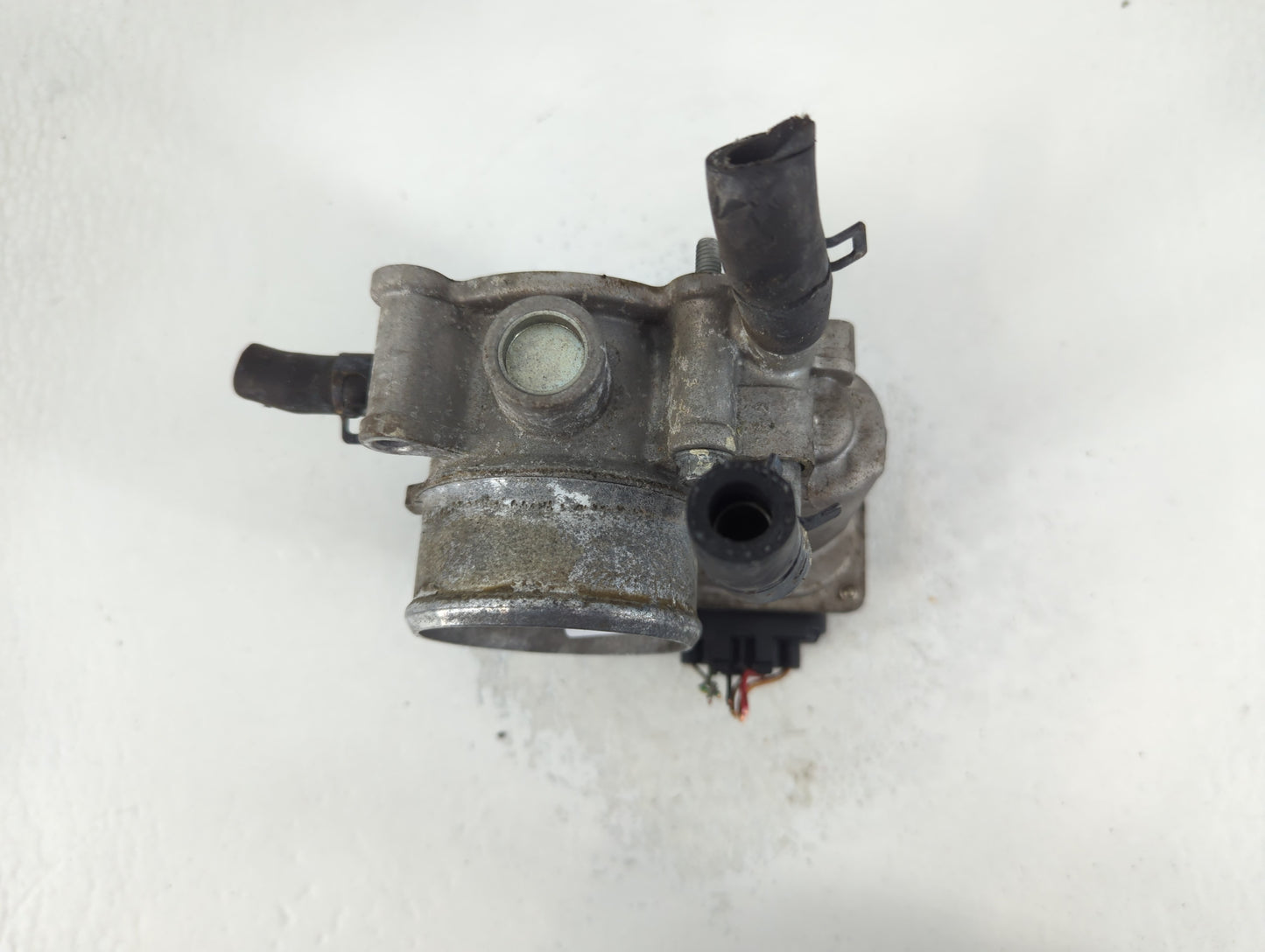 2013-2014 Hyundai Veloster Throttle Body P/N:35100-2B320 Fits Fits 2013 2014 2015 2016 OEM Used Auto Parts - Oemusedautopart