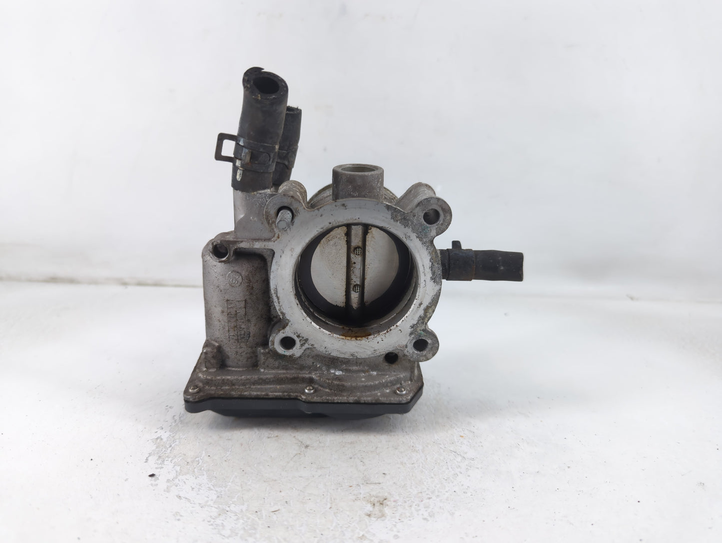 2013-2014 Hyundai Veloster Throttle Body P/N:35100-2B320 Fits Fits 2013 2014 2015 2016 OEM Used Auto Parts - Oemusedautopart