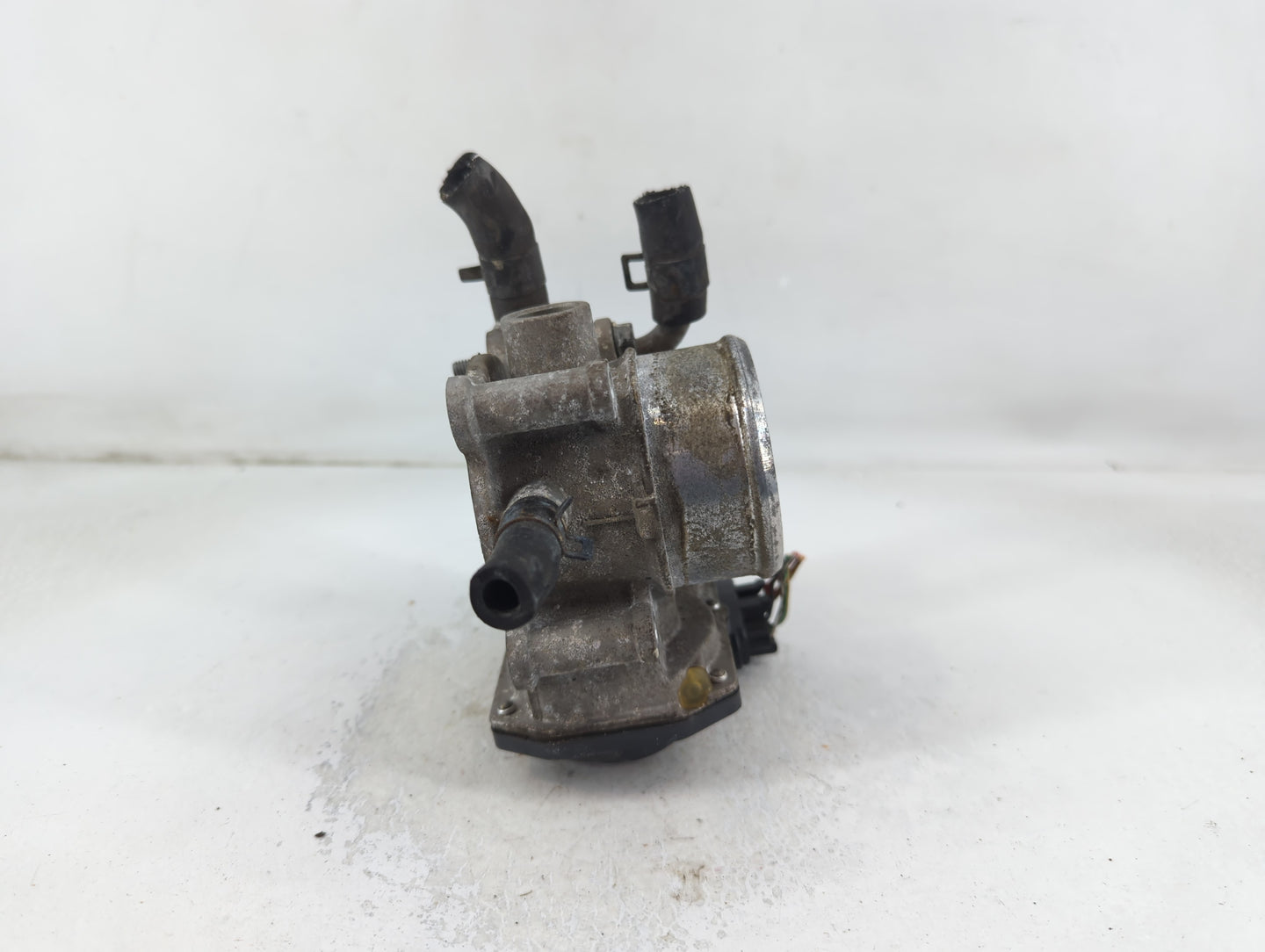 2013-2014 Hyundai Veloster Throttle Body P/N:35100-2B320 Fits Fits 2013 2014 2015 2016 OEM Used Auto Parts - Oemusedautopart