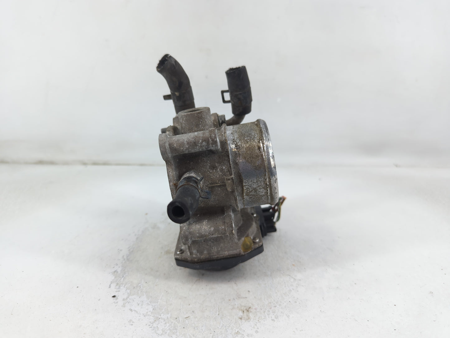 2013-2014 Hyundai Veloster Throttle Body P/N:35100-2B320 Fits Fits 2013 2014 2015 2016 OEM Used Auto Parts - Oemusedautopart
