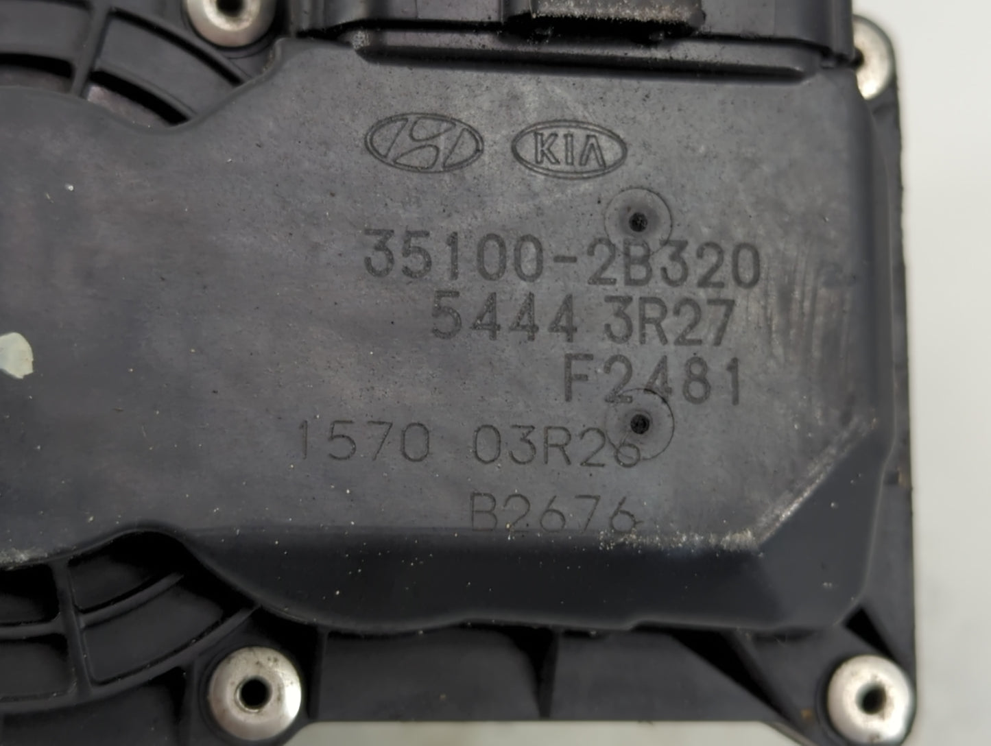 2013-2014 Hyundai Veloster Throttle Body P/N:35100-2B320 Fits Fits 2013 2014 2015 2016 OEM Used Auto Parts - Oemusedautopart