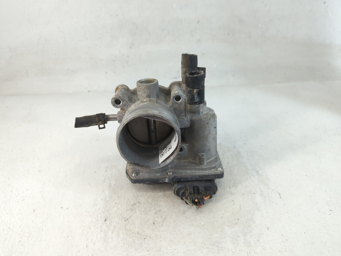 2012-2017 Hyundai Veloster Throttle Body P/N:35100-2B300 Fits Fits 2012 2013 2014 2015 2016 2017 2018 2019 OEM Used Auto Par