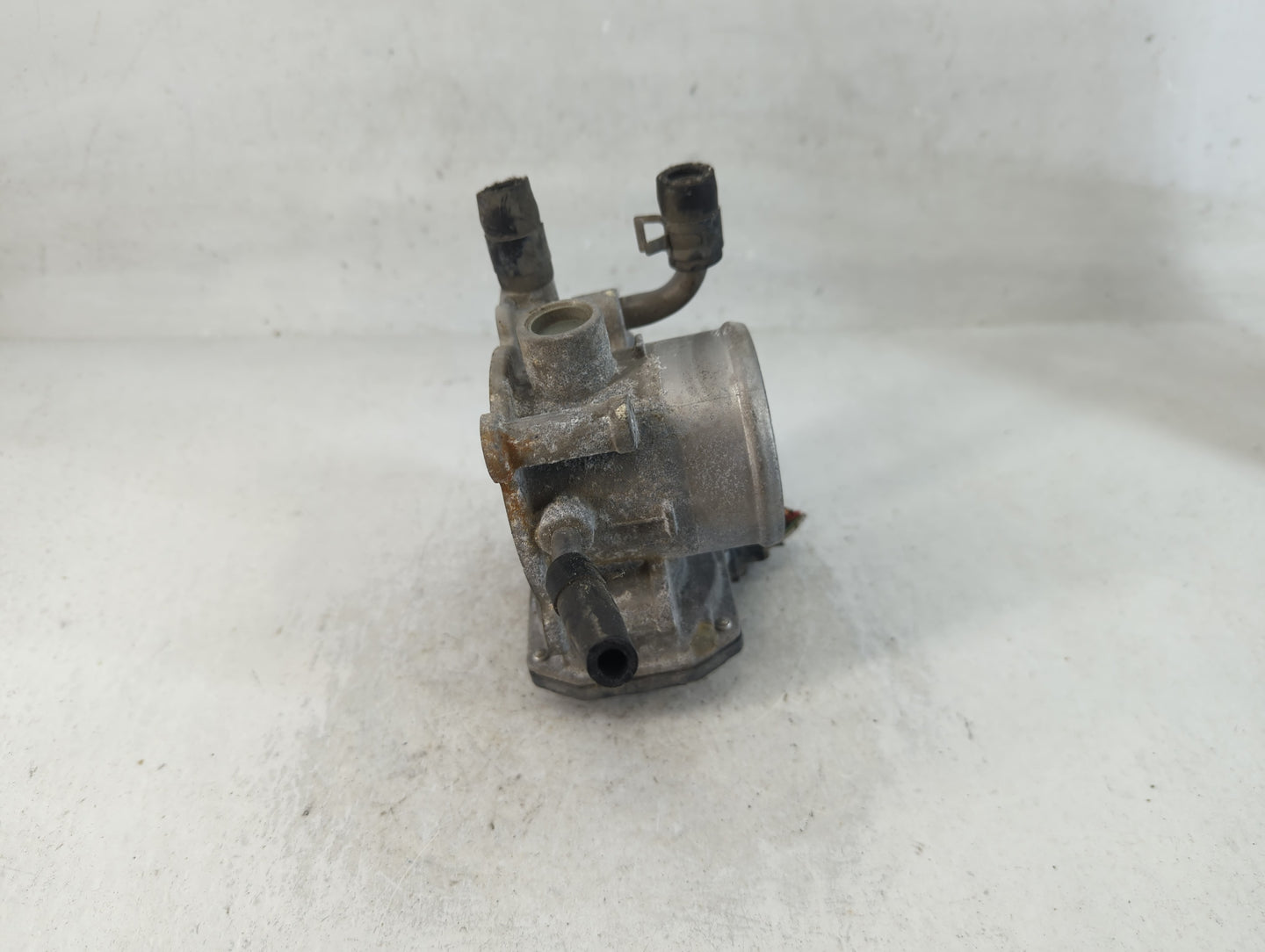 2012-2017 Hyundai Veloster Throttle Body P/N:35100-2B300 Fits Fits 2012 2013 2014 2015 2016 2017 2018 2019 OEM Used Auto Par